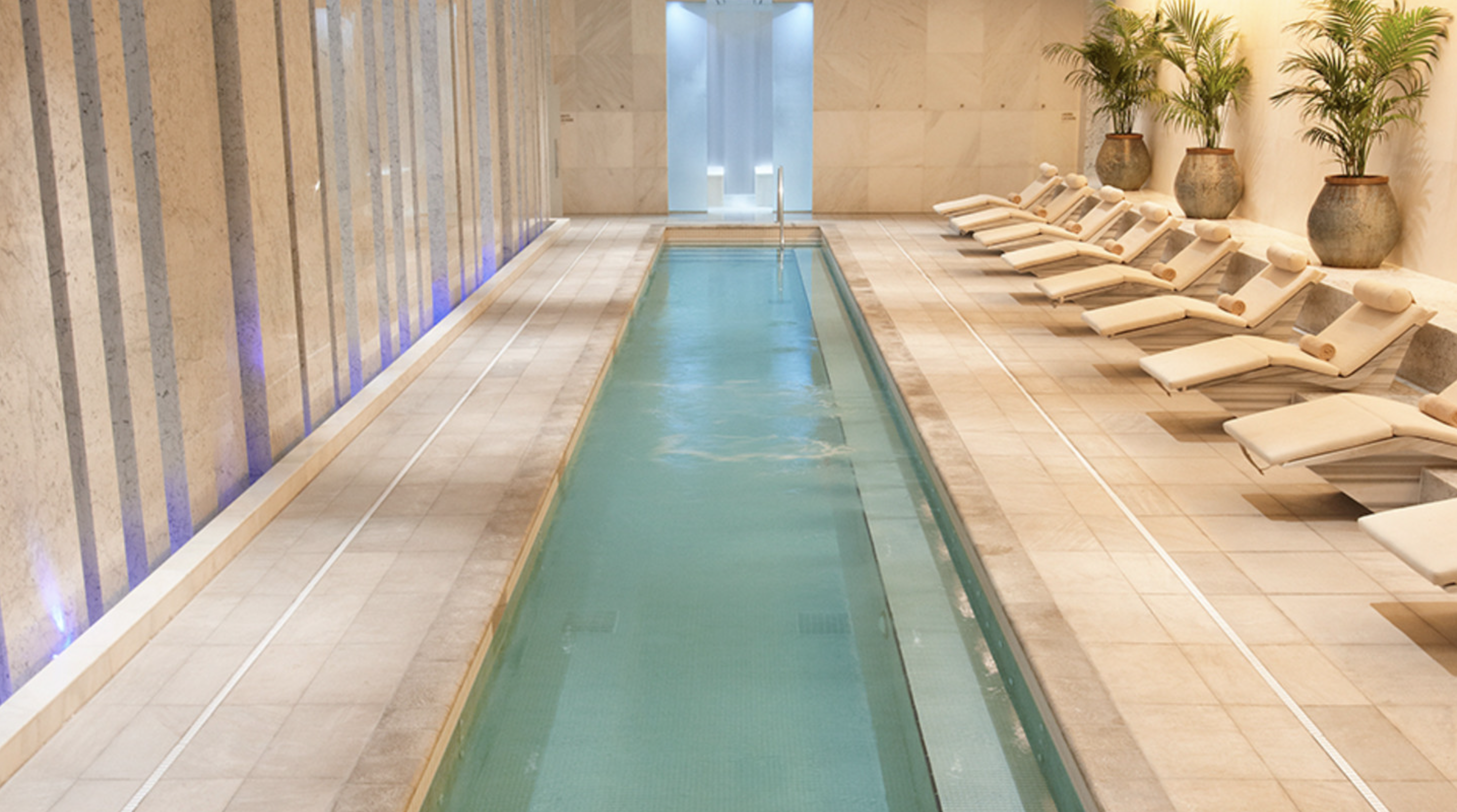 Lapis, el famoso spa del legendario hotel Fontainebleau, ofrece paquetes para parejas como "Paradise for Two".