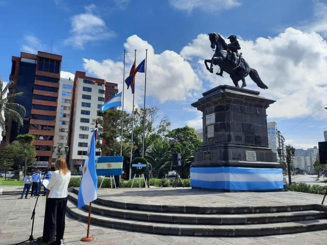 El embajador Gabriel Fuks tuvo previos llamados de atención de las autoridades ecuatorianas. Uno de ellos se refirió a sus declaraciones sobre un caso juzgado por la justicia de Ecuador y la intención de colocar el busto de Néstor Kirchner en la Plaza Argentina de Quito.