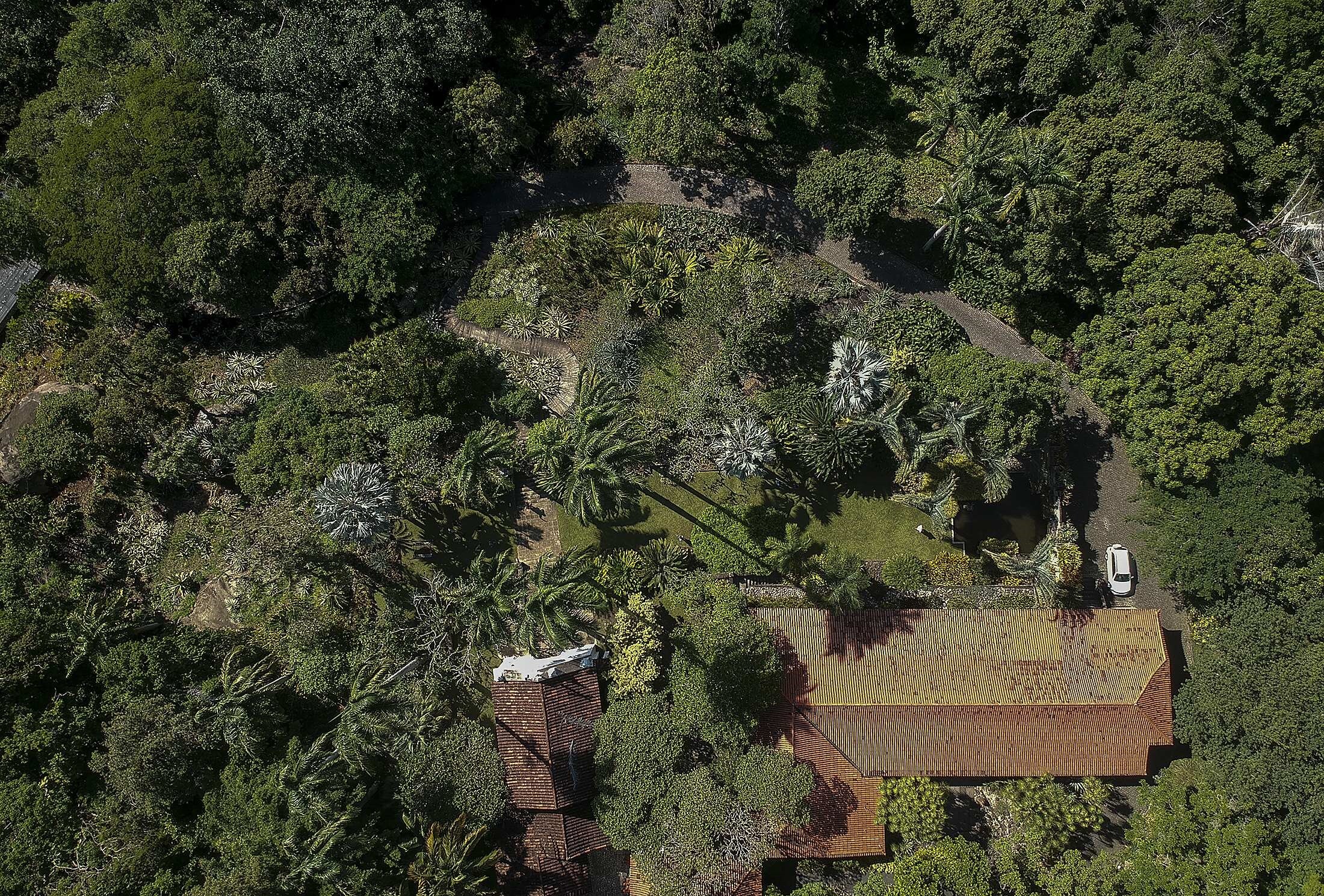 Vista aérea de la famosa casa del paisajista brasileño Roberto Burle Marx (1909-1994), a la afueras de Río de Janeiro. EFE/Antonio Lacerda/ Archivo
