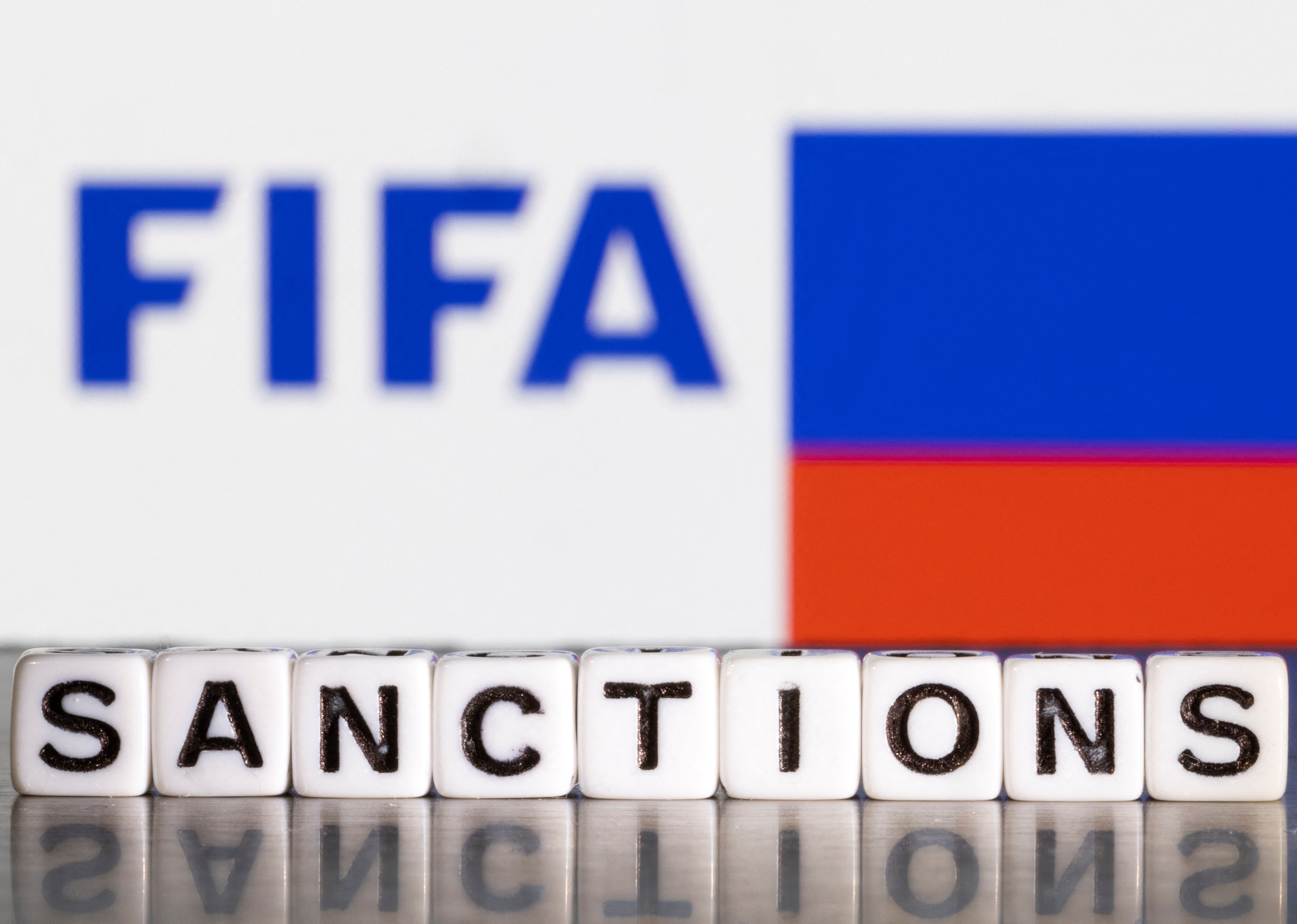 La FIFA también anunció sanciones para Rusia (Foto: REUTERS/Dado Ruvic/Illustration)