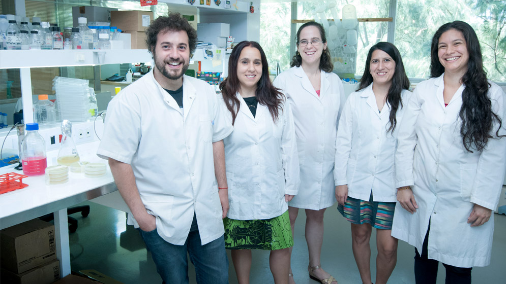 Juliana Cassataro lidera un equipo de 11 científicos con los que viene trabajando intensamente desde el año pasado