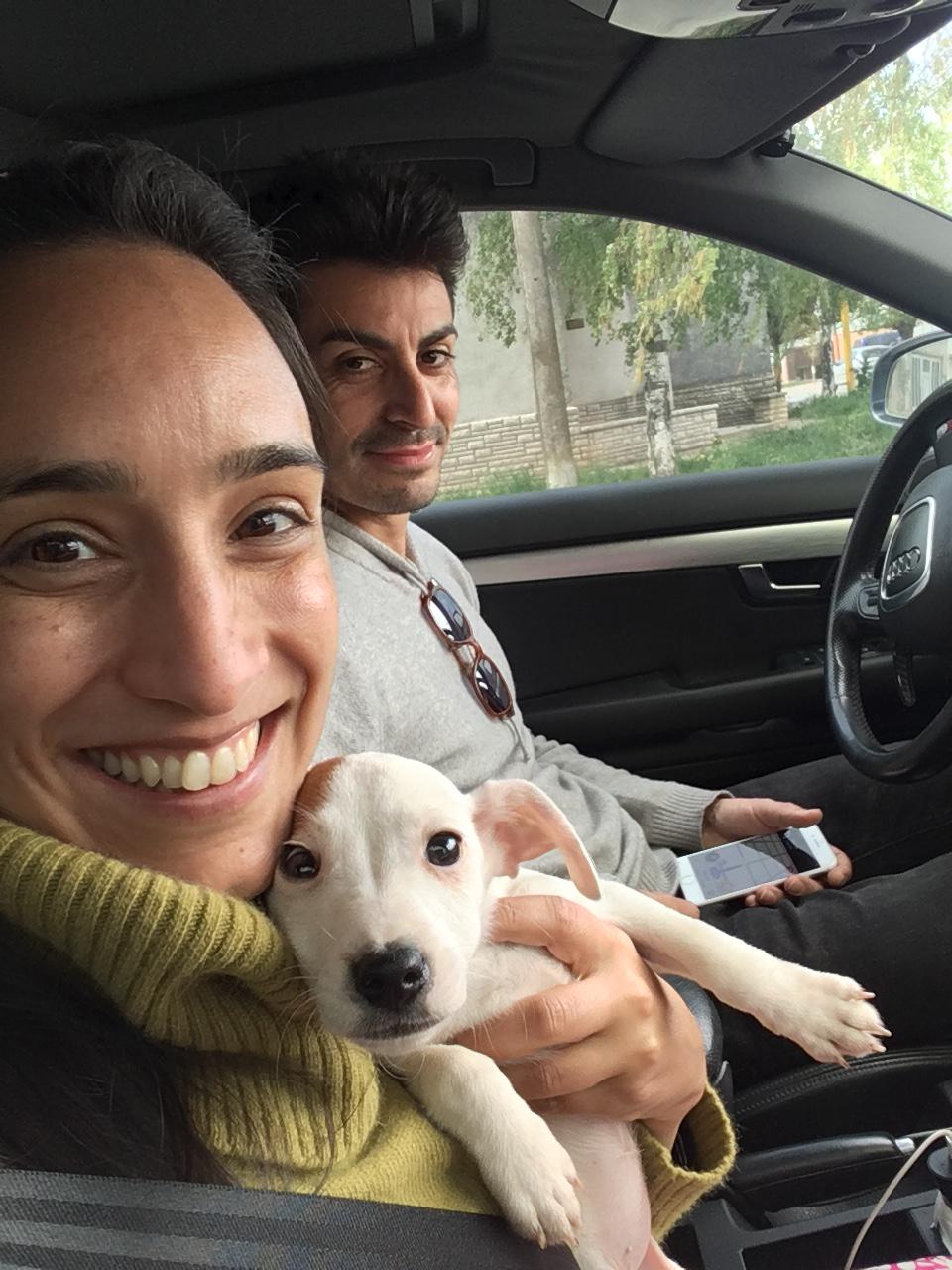 A los dos años de conocerse comenzaron la convivencia y adoptaron a Lola, una perrita. Ahora sueñan con ser padres