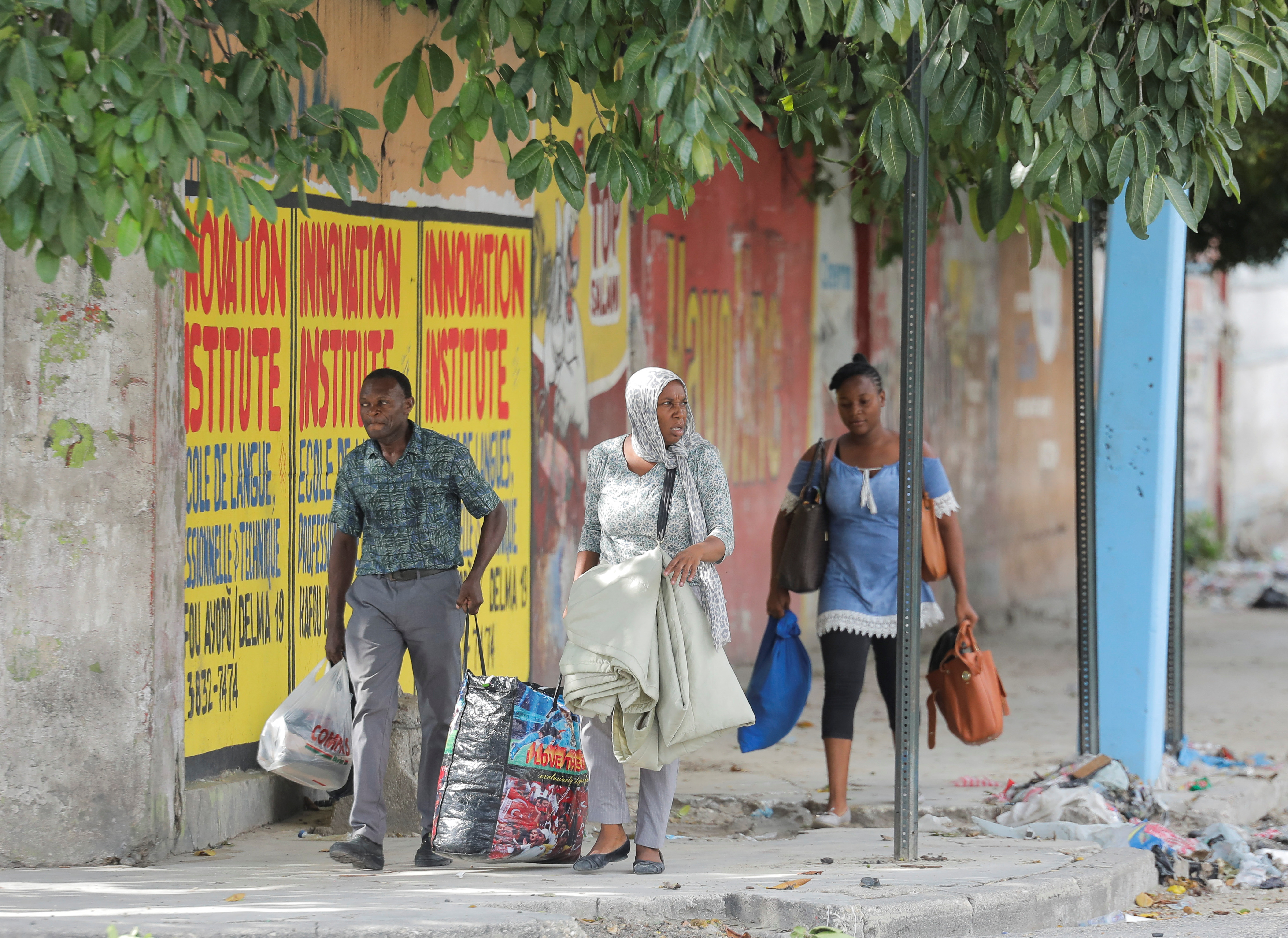 La mera circulación por las calles de la ciudad se ha convertido en una actividad peligrosa en Puerto Príncipe, Haití, debido a la violencia armada dentre bandas (REUTERS/Ralph Tedy Erol)