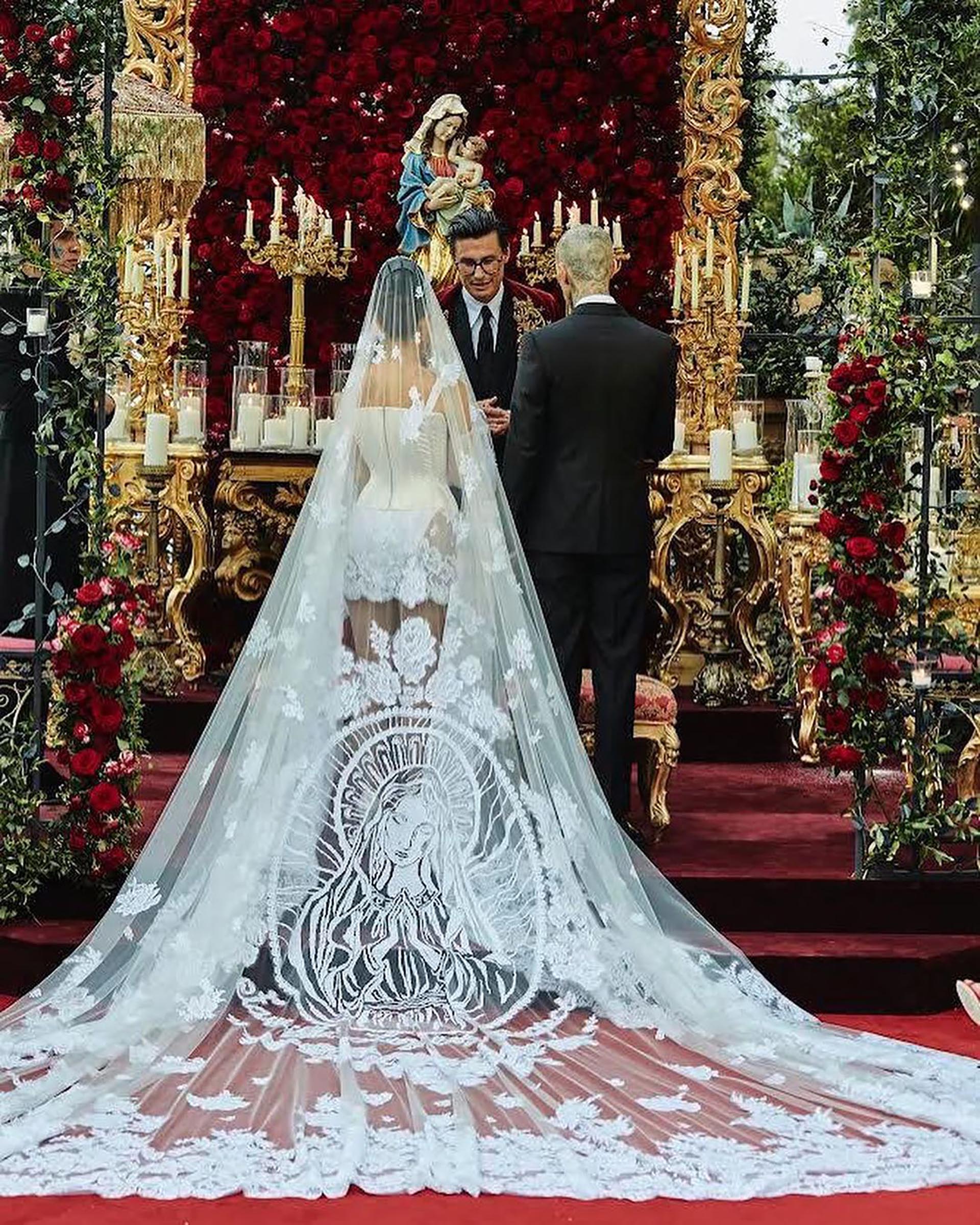 Kourtney Kardashian and Travis Barker get married during a luxurious millionaire wedding in Italy (@kourtneykardash)