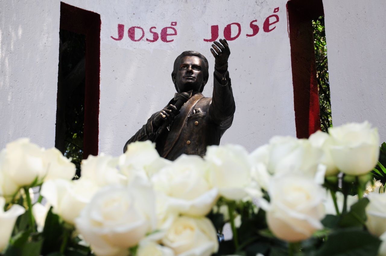 José José a tres años de su muerte: las mayores controversias que aún persiguen a su familia