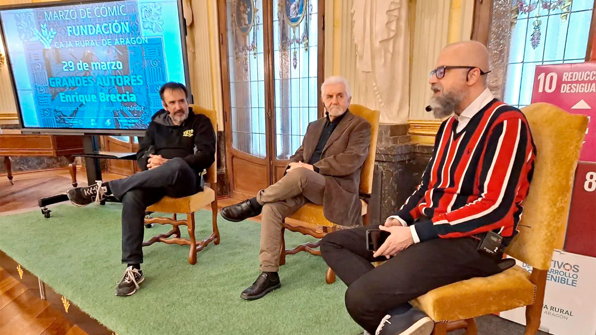 Enrique Breccia (centro) entrevistado por Juan Royo Abenia y Ángel Fernández el 29 de marzo pasado en Zaragoza (Fuente: Fundación Caja Rural de Aragón)
