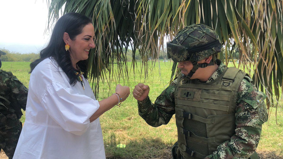María Fernanda Cabal arremetió contra la Fundación para la Libertad de Prensa por criticar a las emisoras del Ejército: “Parece la avanzada de un grupo insurgente”