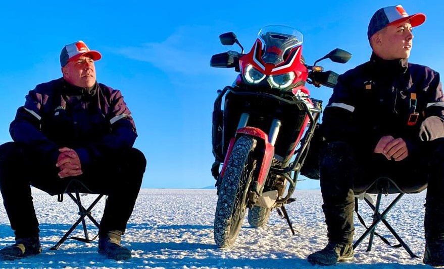 La increíble aventura de un padre y su hijo alrededor del mundo en moto:  “Es el viaje de nuestras vidas” - Infobae