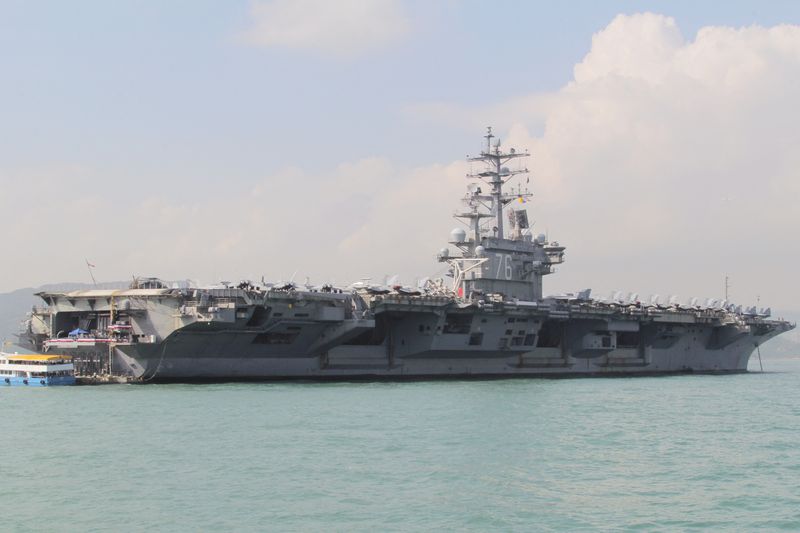 El portaaviones de la Armada estadounidense USS Ronald Reagan durante su visita a Hong Kong (REUTERS/Yuyang Wang)