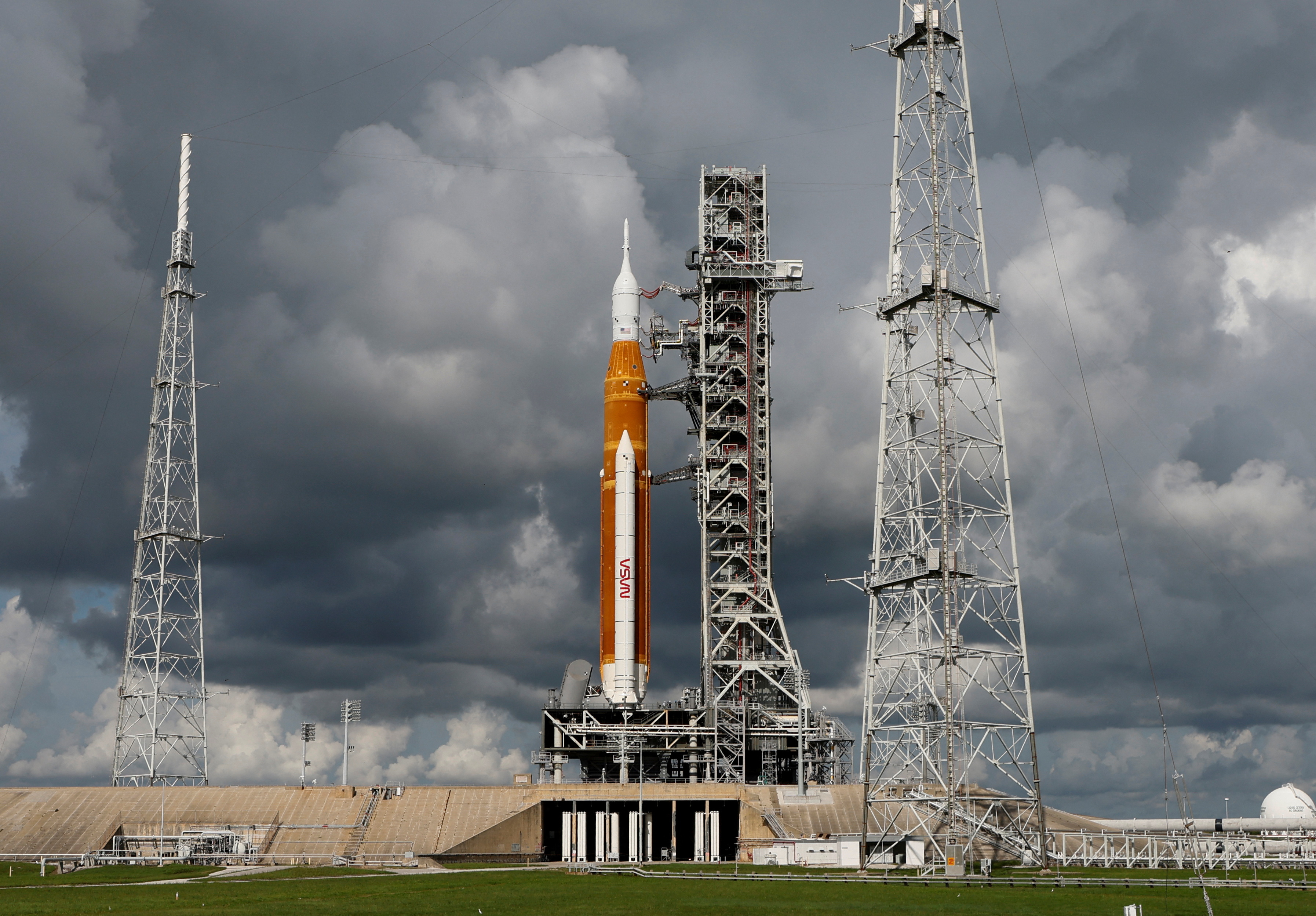 La NASA completó con éxito todas las pruebas en tierra del cohete SLS y se prepara para el tercer intento de  lanzamiento