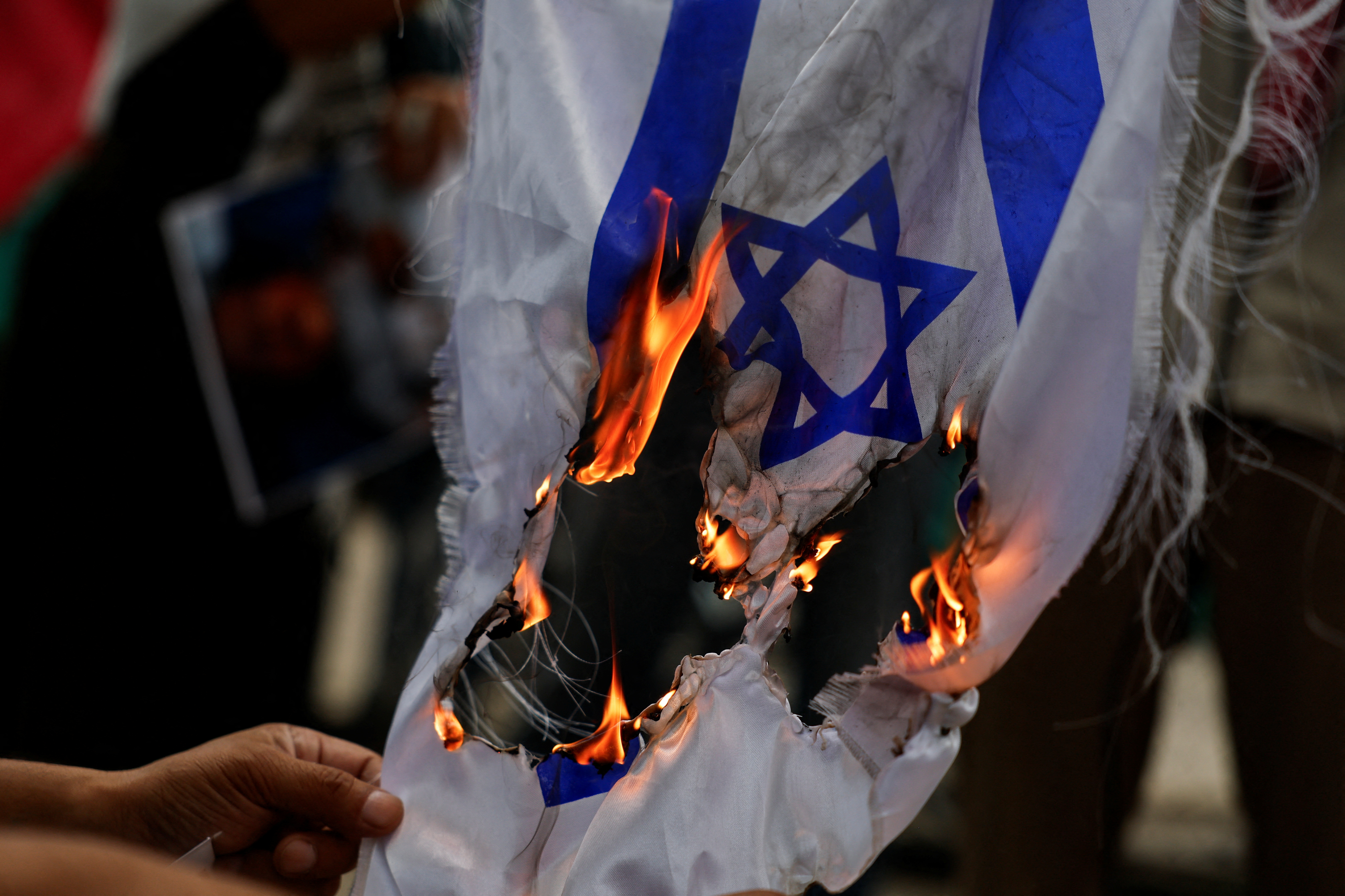 El mentalista viral que “lee” la mente de los famosos: la revelación a los cuatro años y la fama que lo hizo renunciar a la oficina