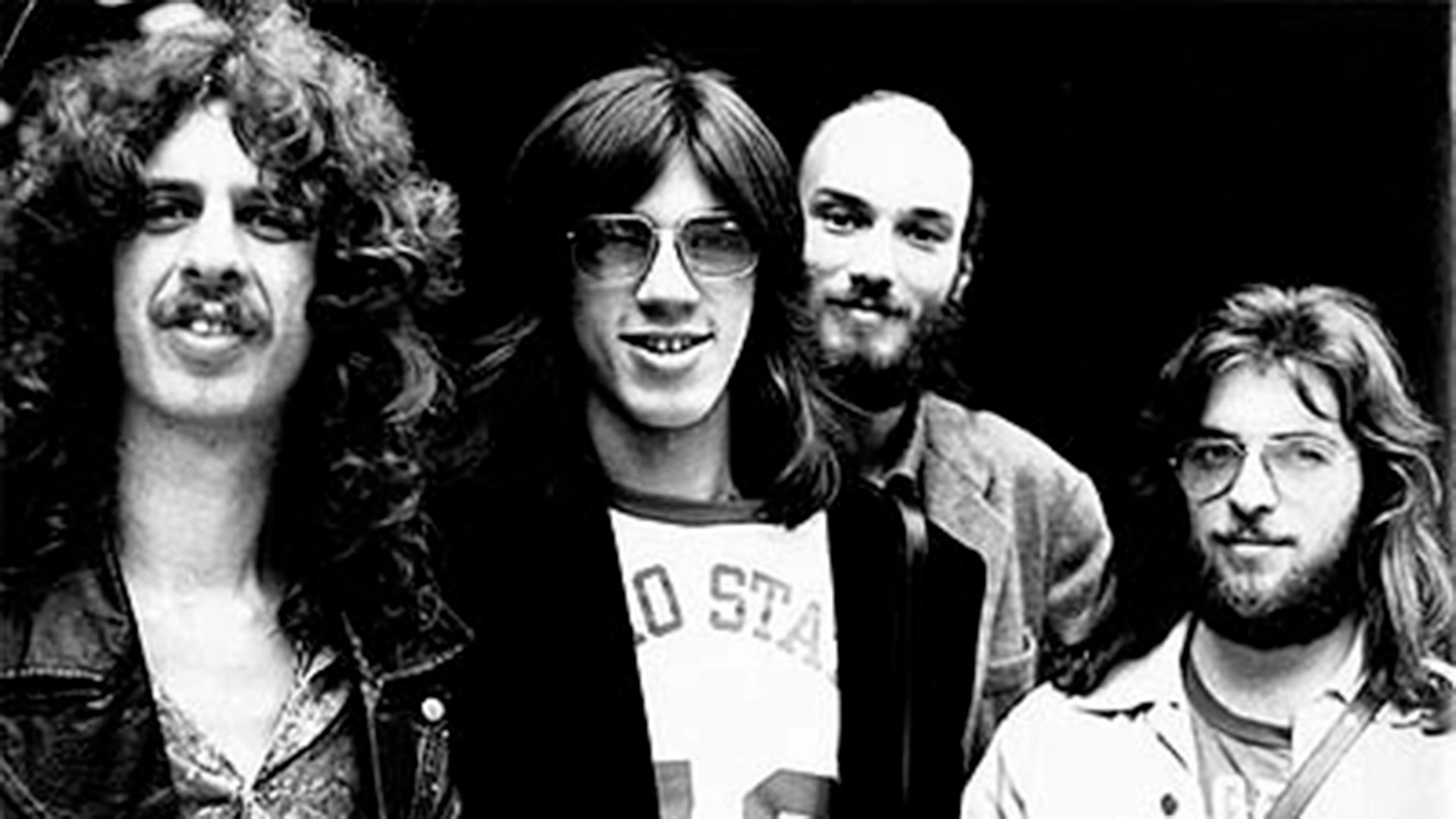 El Charly García más generoso y los melenudos de Crucis, la banda que  produjo porque amaba su música - Infobae