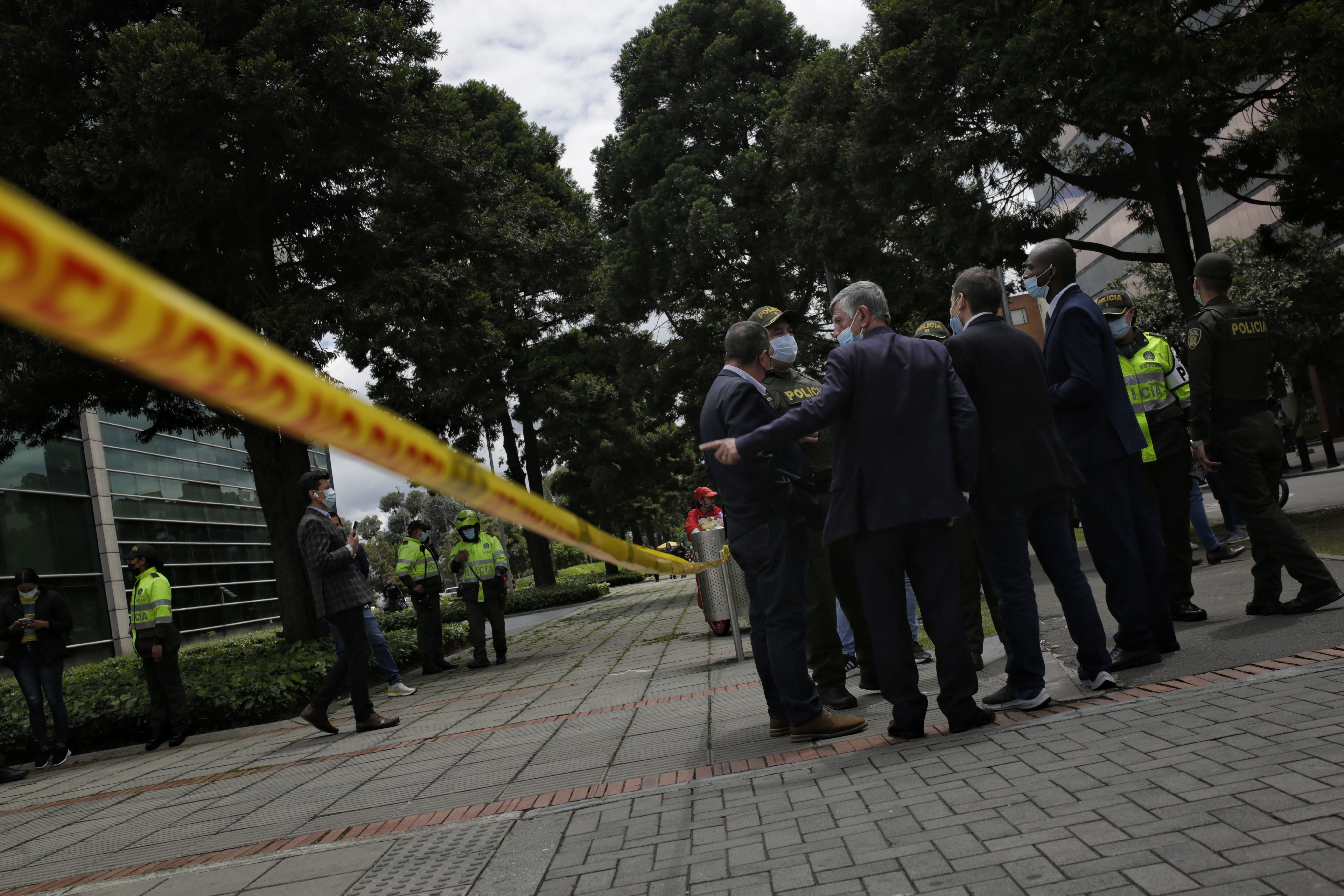 Dos hombres fueron asesinados en un bar del sur del Bogotá, los administradores sacaron los cuerpos a la calle
