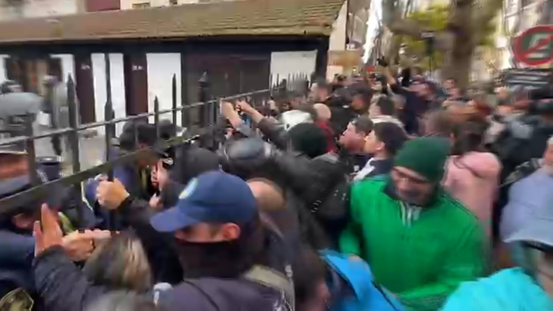 Incidentes en Mar del Plata por una marcha contra la inseguridad: hubo empujones y enfrentamientos con la Policía
