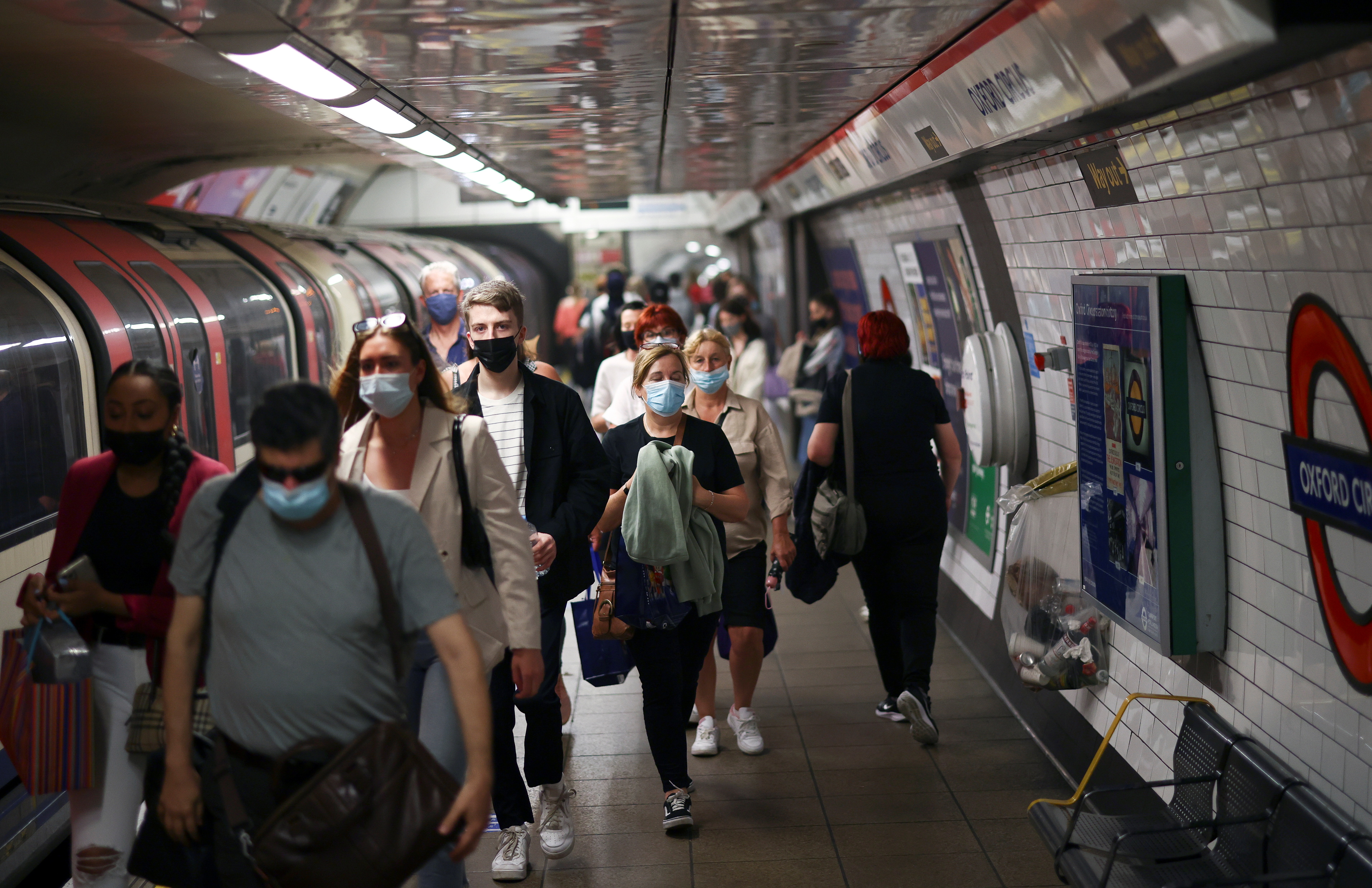 La estación de metro de Oxford Circus, en medio de la pandemia de la enfermedad del coronavirus (COVID-19), en Londres, Gran Bretaña (REUTERS/Henry Nicholls)