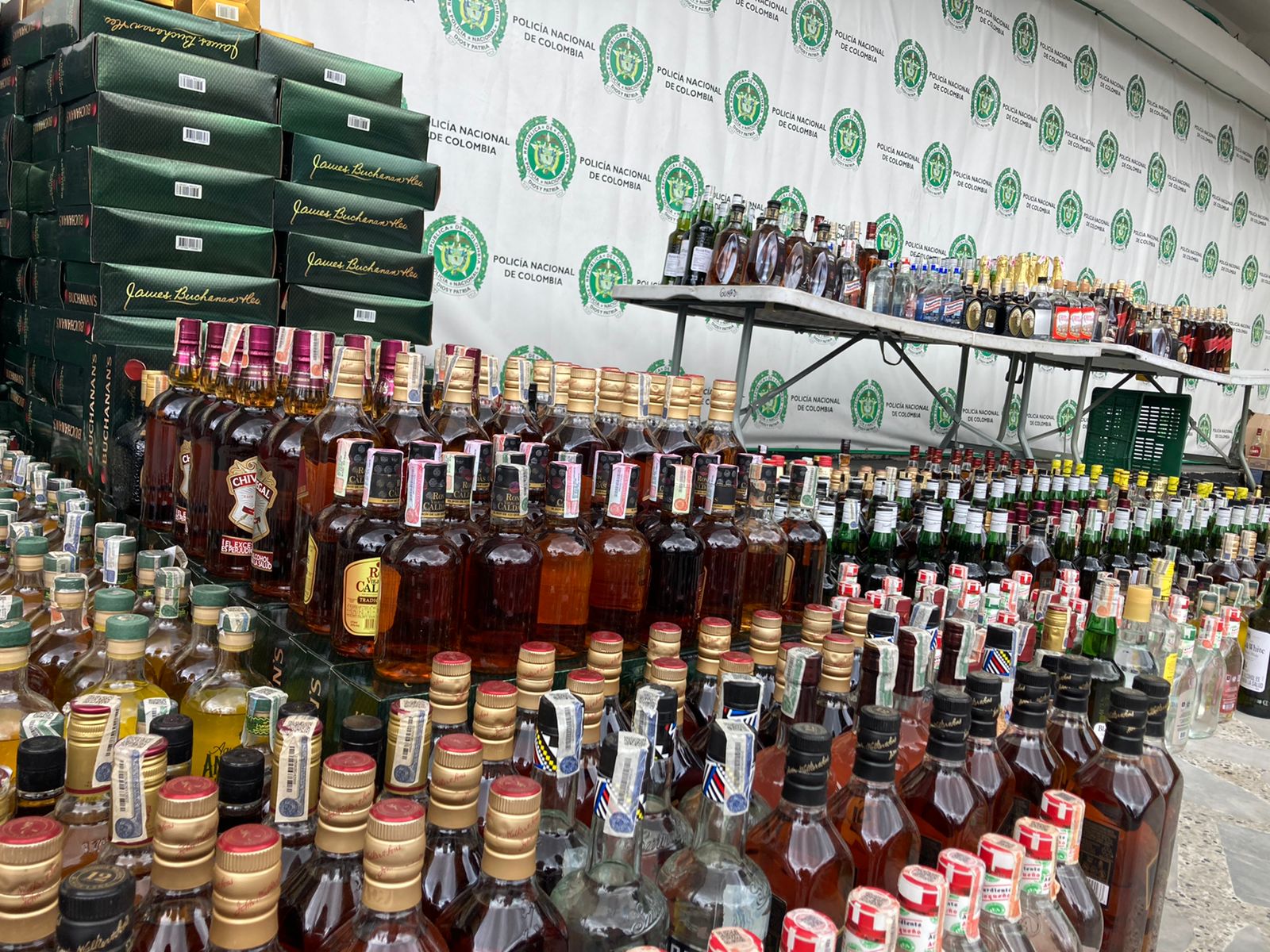 Invima lanzó alerta sanitaria por venta ilegal de Whisky Cowl. (Imagen de referencia/Secretaría de Salud)