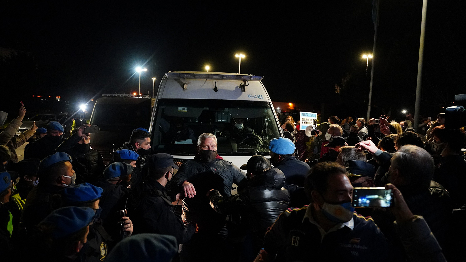 Báez fue llevado en una camioneta del Servicio Penitenciario Federal, con una moderada custodia