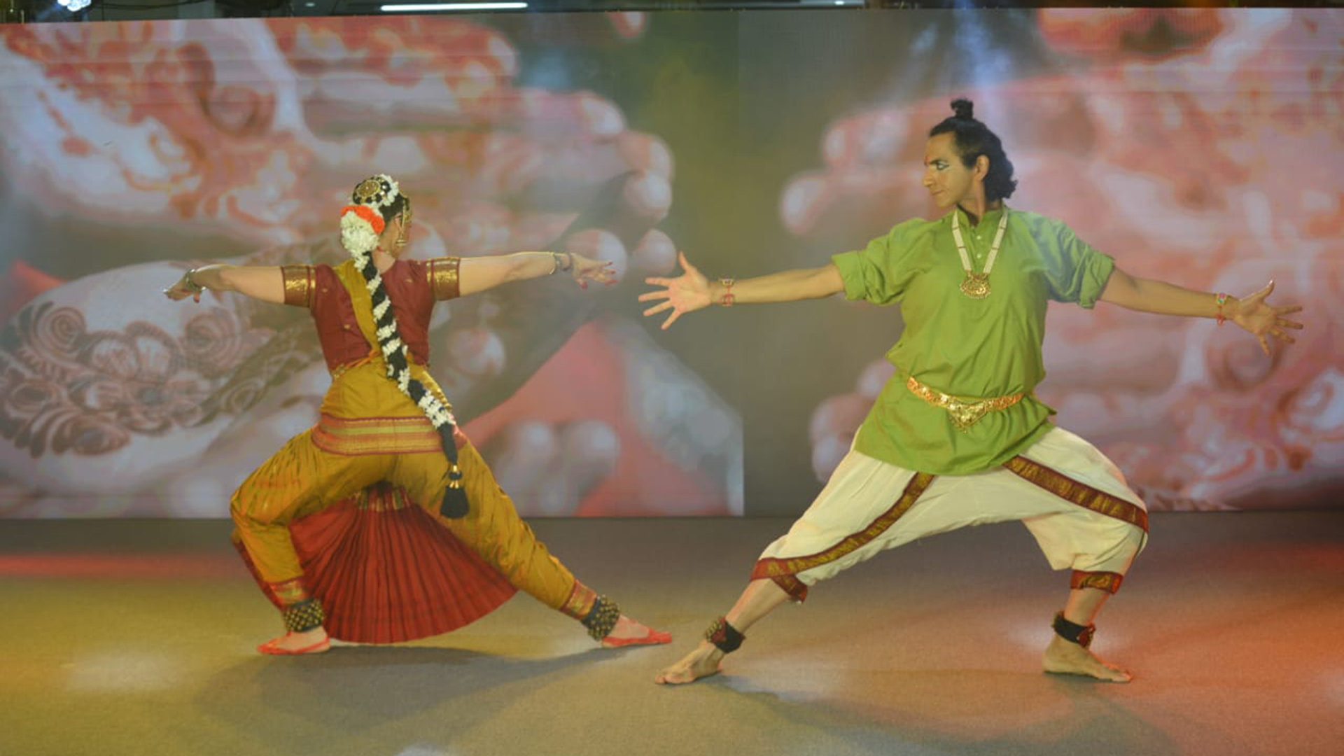 Danzas típicas de la India deslumbraron a los miles de participantes que se unieron a la transmisión en vivo del último día de celebraciones