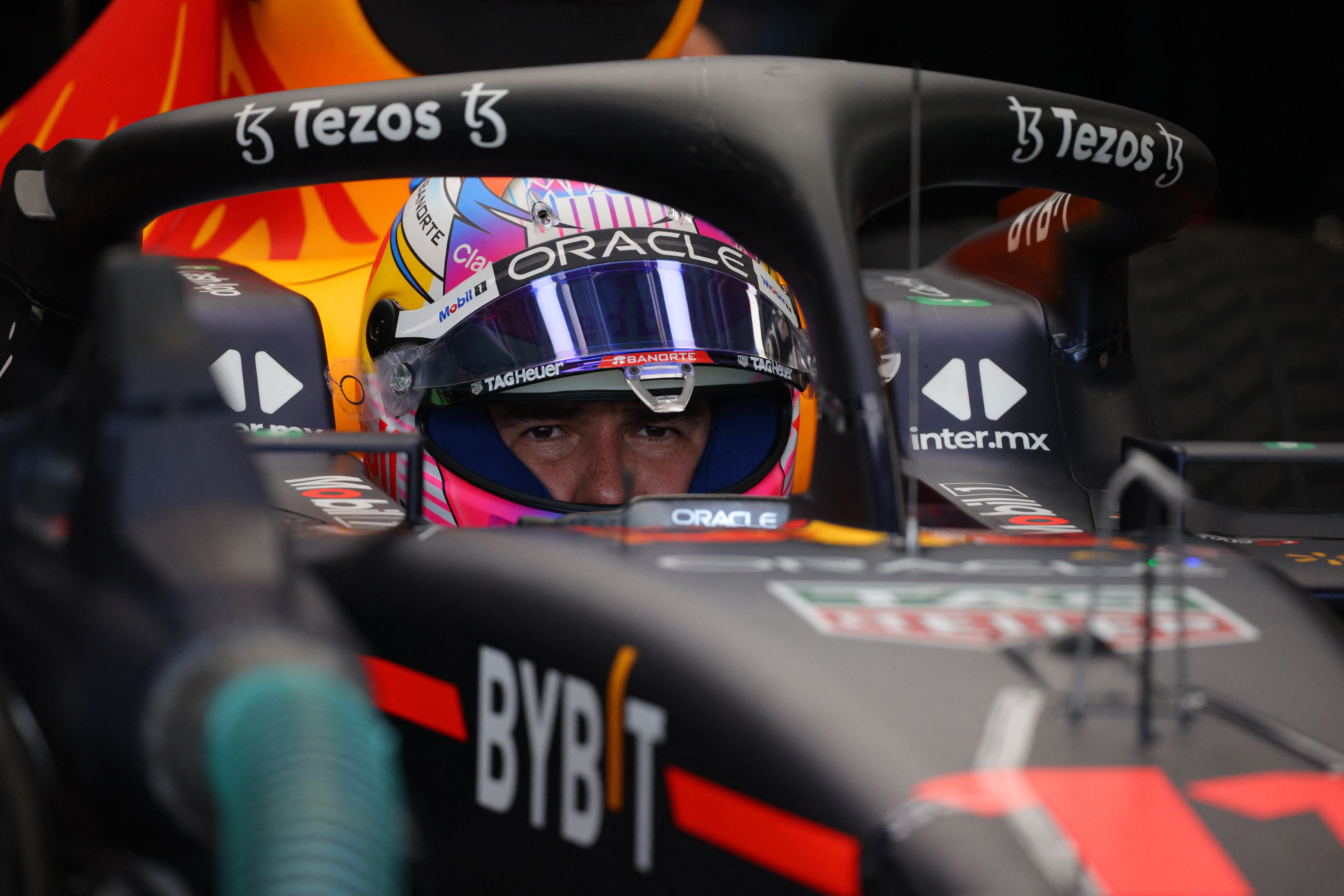 Checo Pérez finalizó cuarto en el Gran Premio de Miami tras sufrir problemas con su motor (Foto: REUTERS/Brian Snyder)