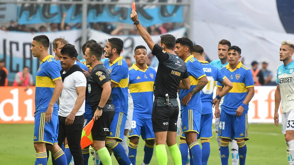 Los colombianos fueron quienes vieron más tarjetas rojas en el Trofeo de Campeones. Imagen: Telam.
