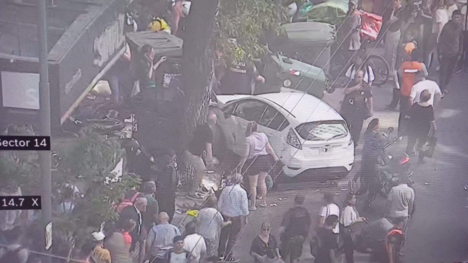 Brutal accidente en pleno centro de Córdoba: un conductor perdió el control de su auto y atropelló a varias personas