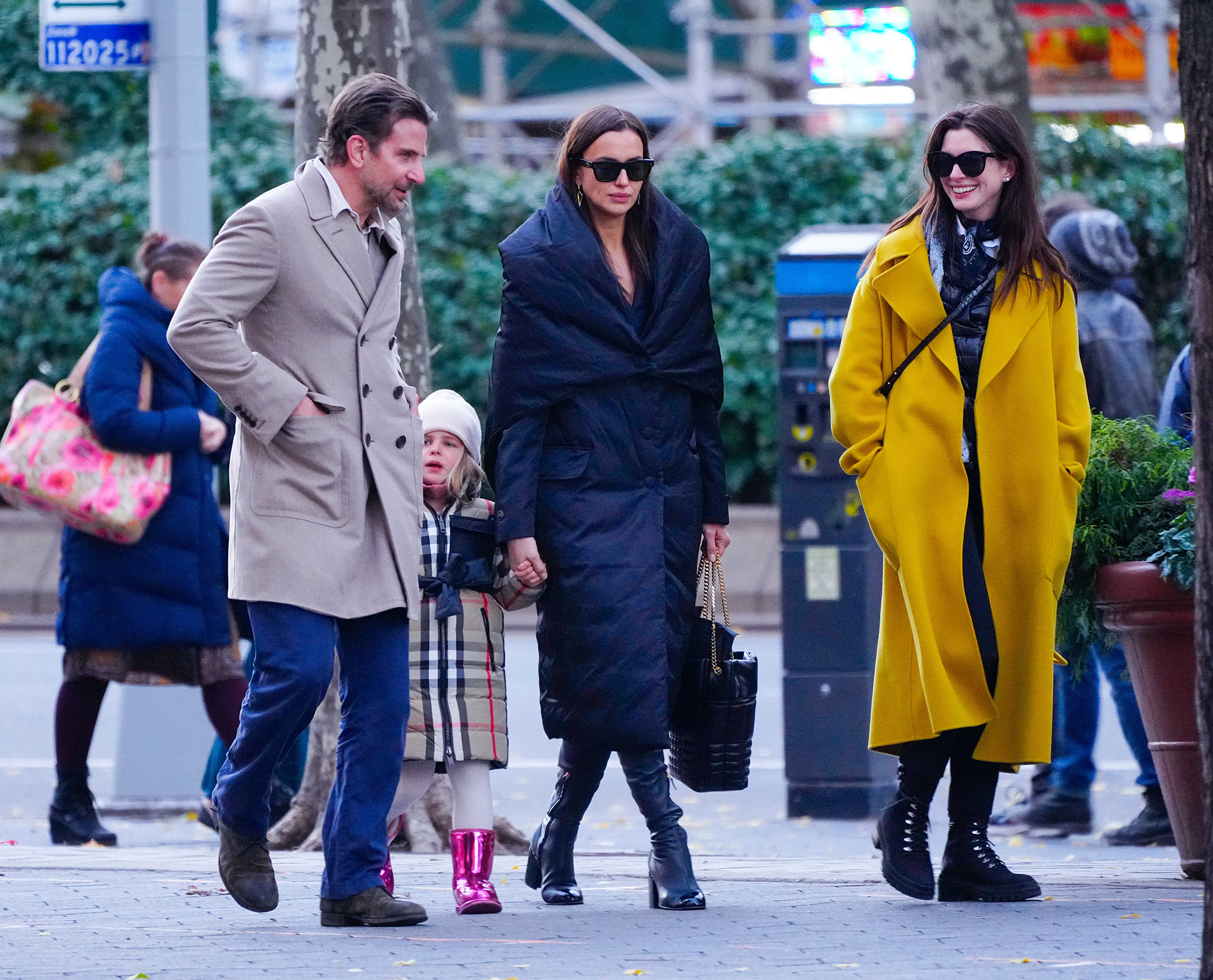 Bradley Cooper, Irina Shayk, Anne Hathaway e Adam Shulman di New York (Grosby's Group)