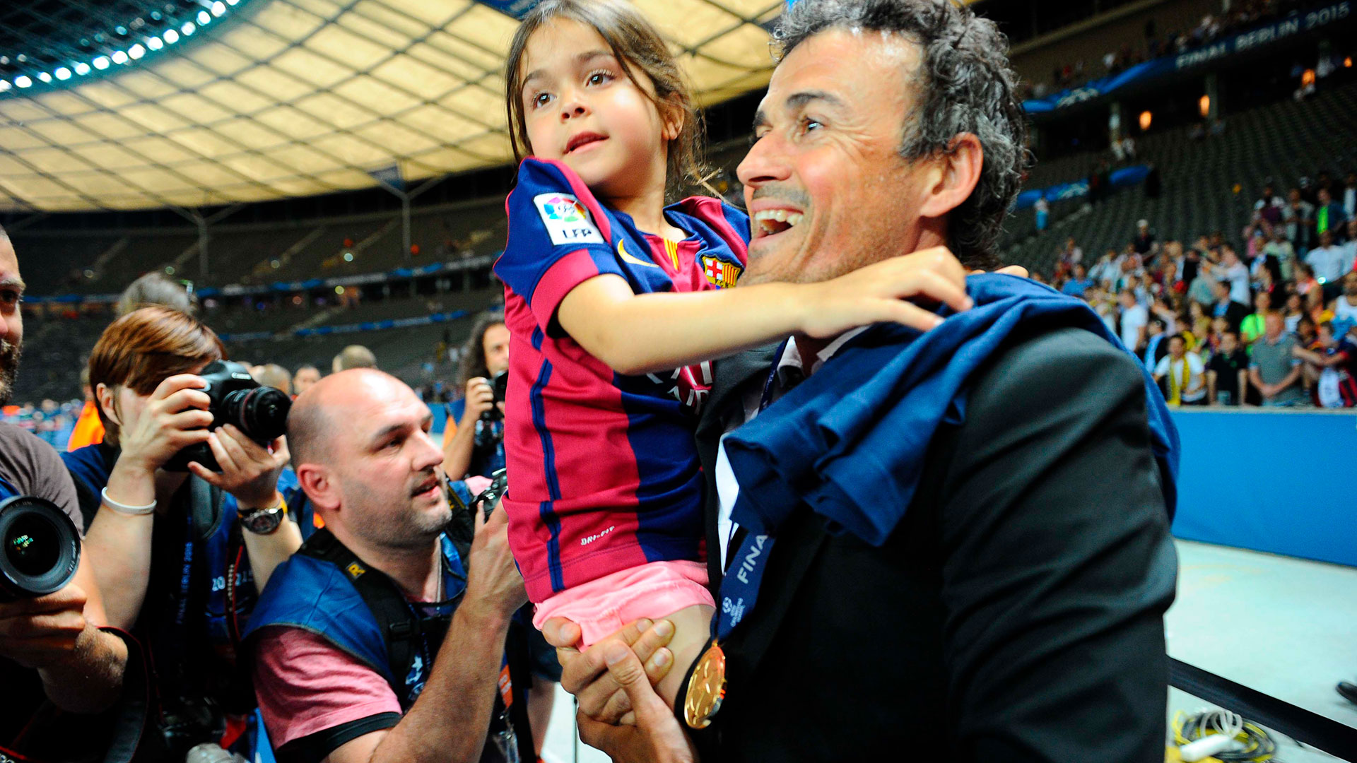Luis Enrique durante la celebración de la Champions League 2014/15 con su hija Xana