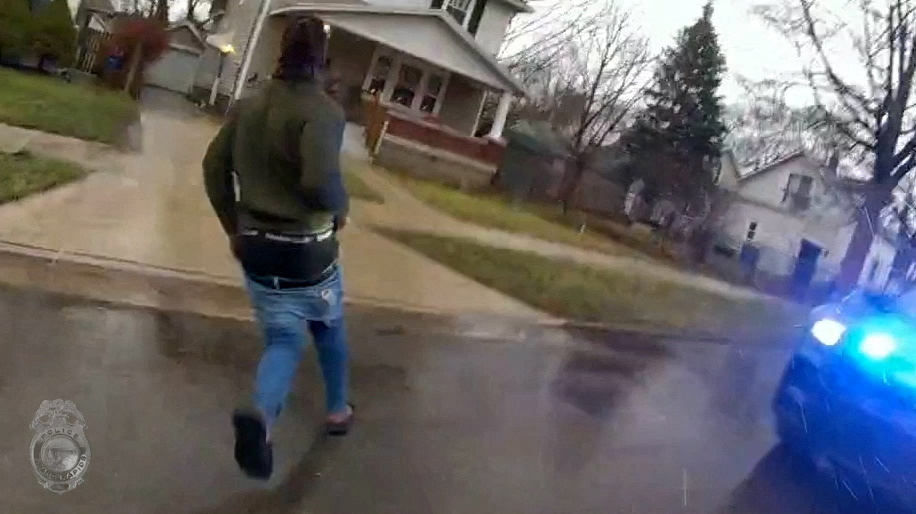 Una imagen de la cámara corporal del agente que asesina a Patrick Lyoya (Grand Rapids Police/Handout via REUTERS)