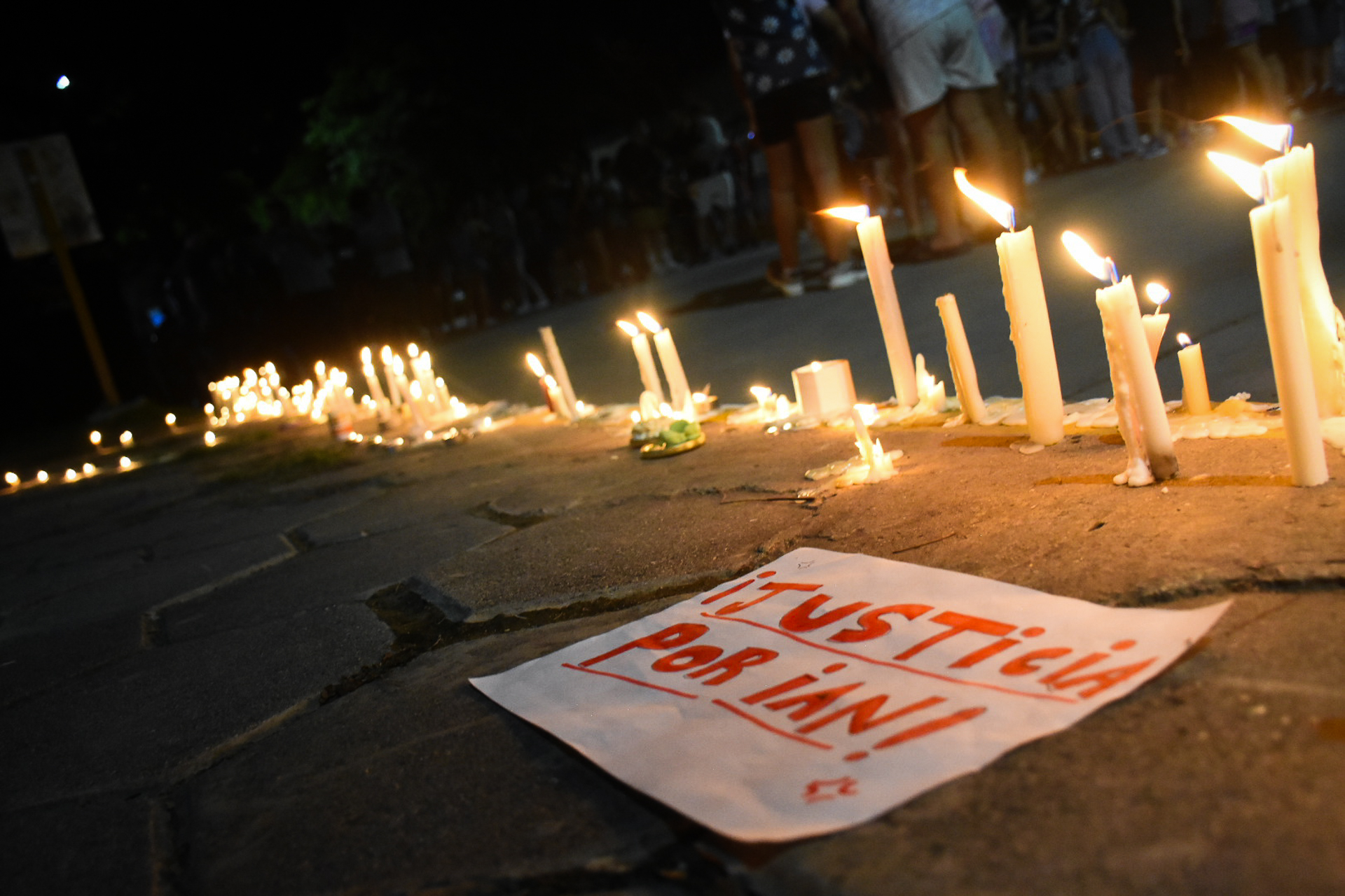 San Crist&oacute;bal ya despide a Ian, el chico asesinado en la escuela: un pueblo en shock y la pregunta que todos se hacen
