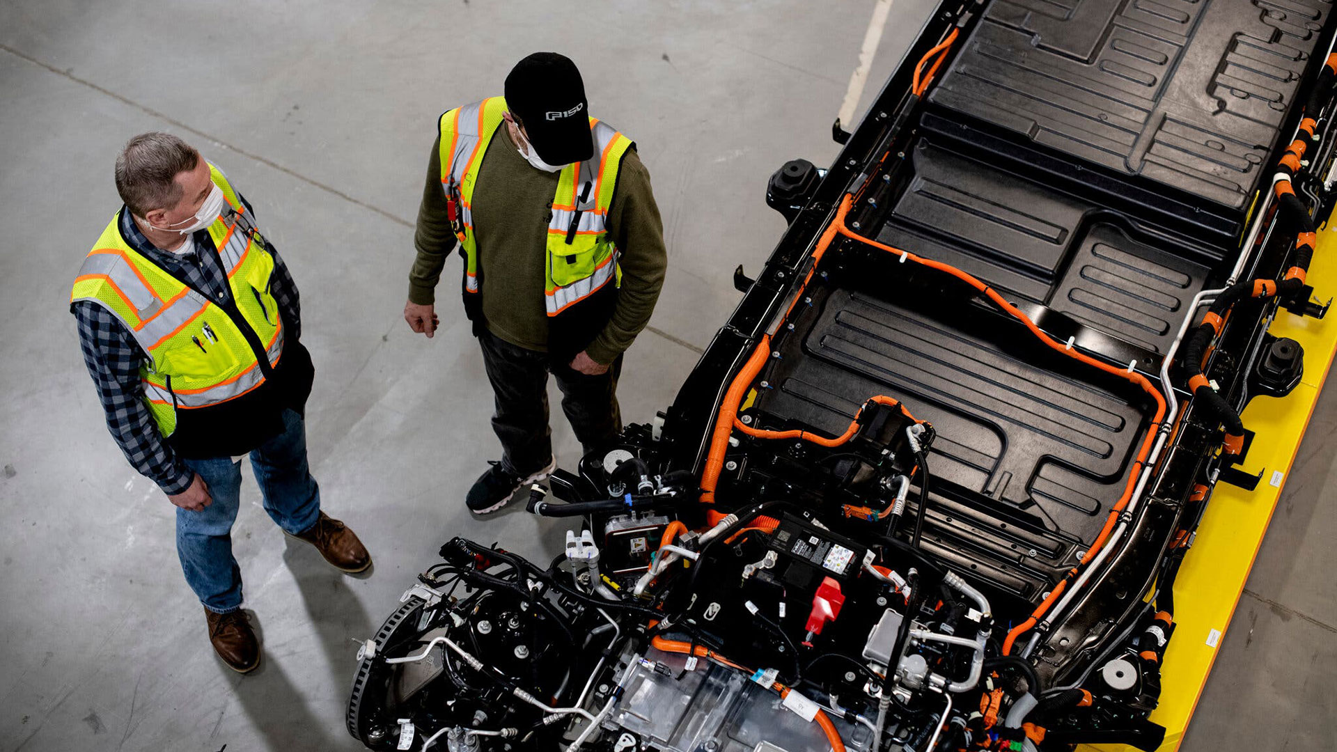 Camioneta eléctrica de Ford en la línea de producción de la planta de la compañía en Dearborn, Michigan (Brittany Greeson para The New York Times)