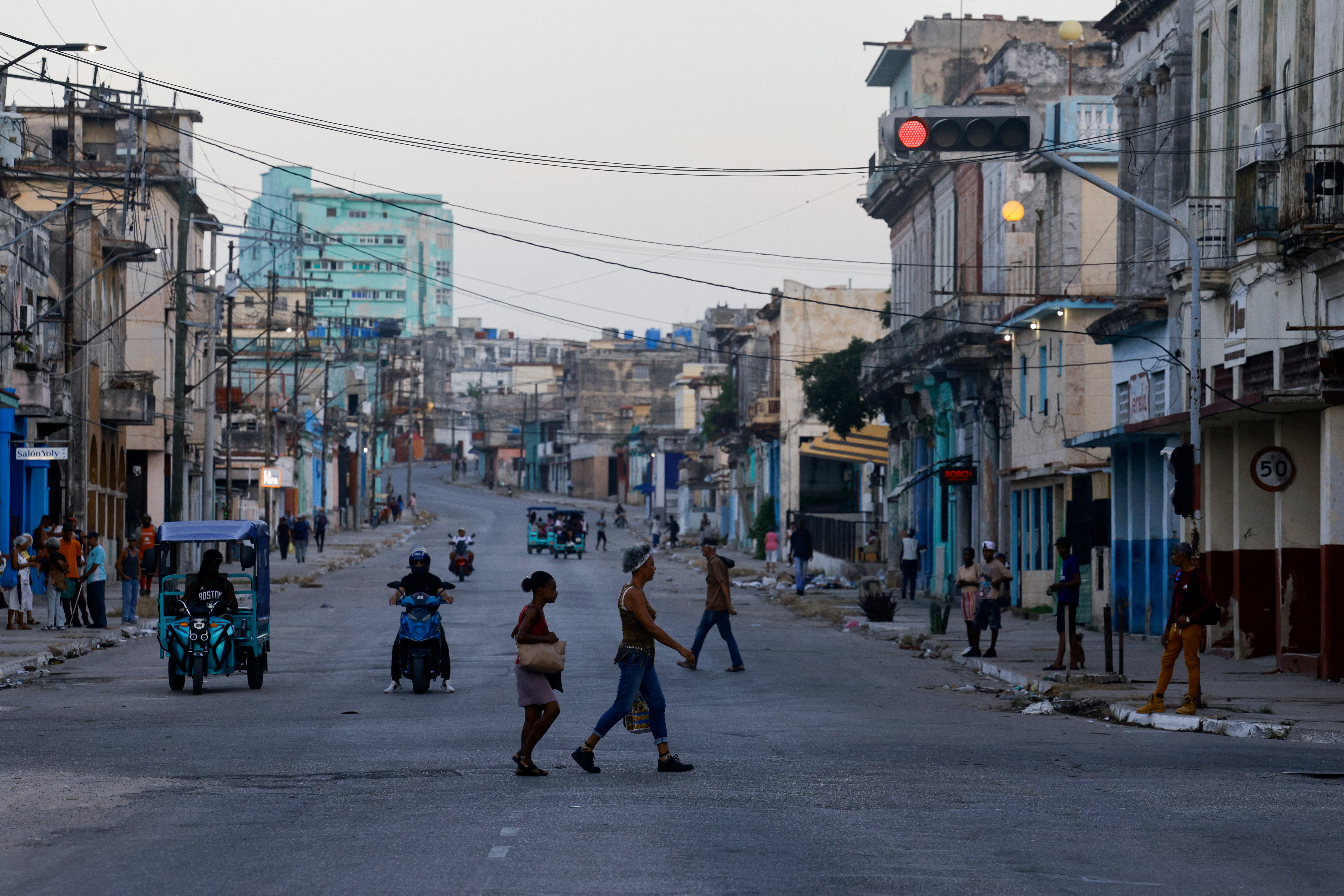 &Eacute;xodo en Cuba: m&aacute;s de 245.000 personas emigraron de la isla en 2025 en medio de apagones y escasez de productos b&aacute;sicos