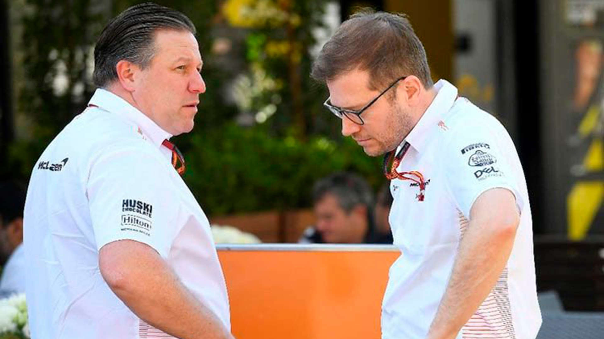 Zak Brown y Andreas Seidl en el paddock de la Fórmula 1, los personajes más influyentes de McLaren F1 Team de la actualidad (Foto: GettyImages)