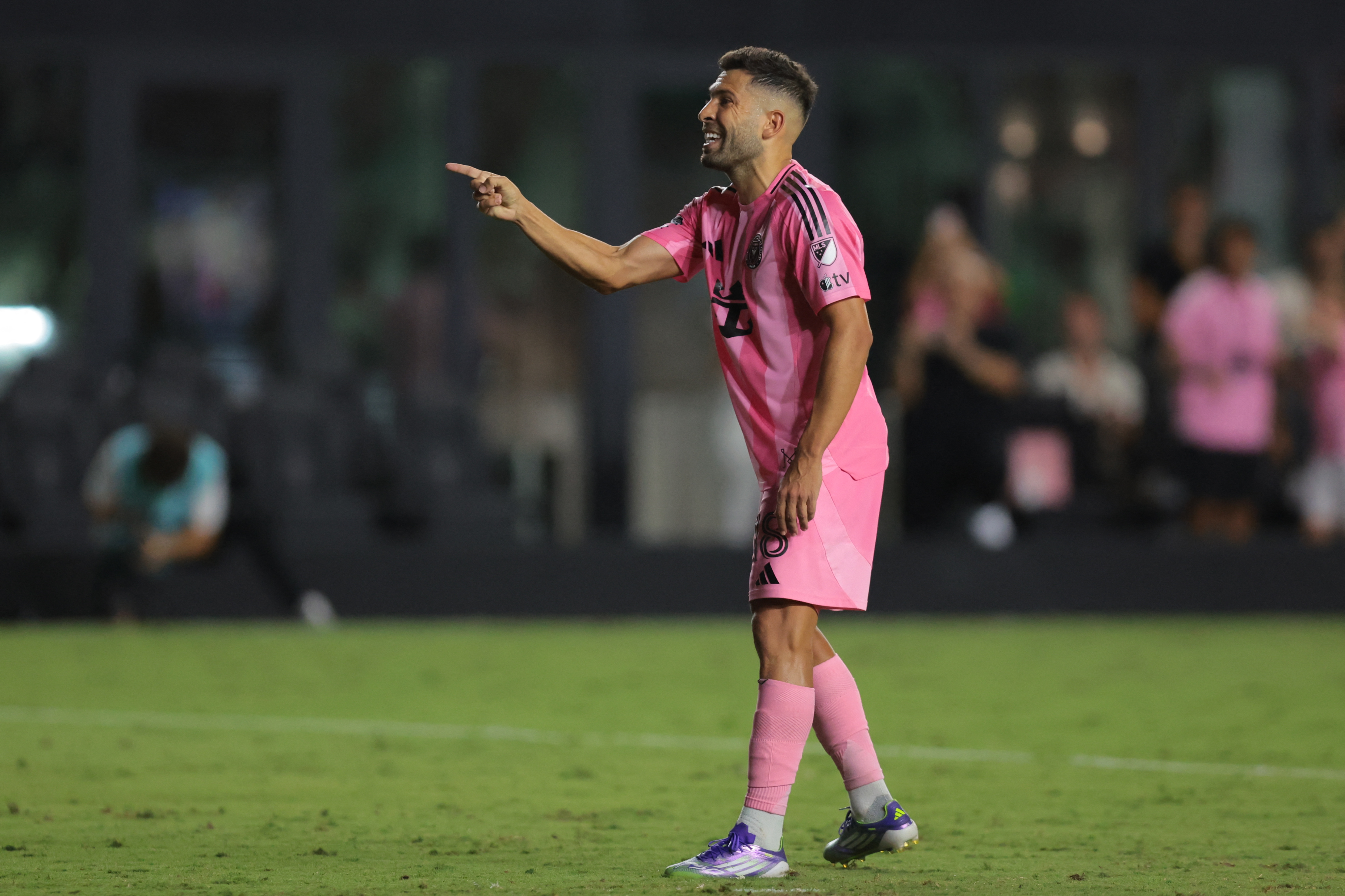 El encendido cruce entre Jordi Alba y el arquero argentino Ezequiel Unsain en la definición por penales del Inter Miami-Necaxa