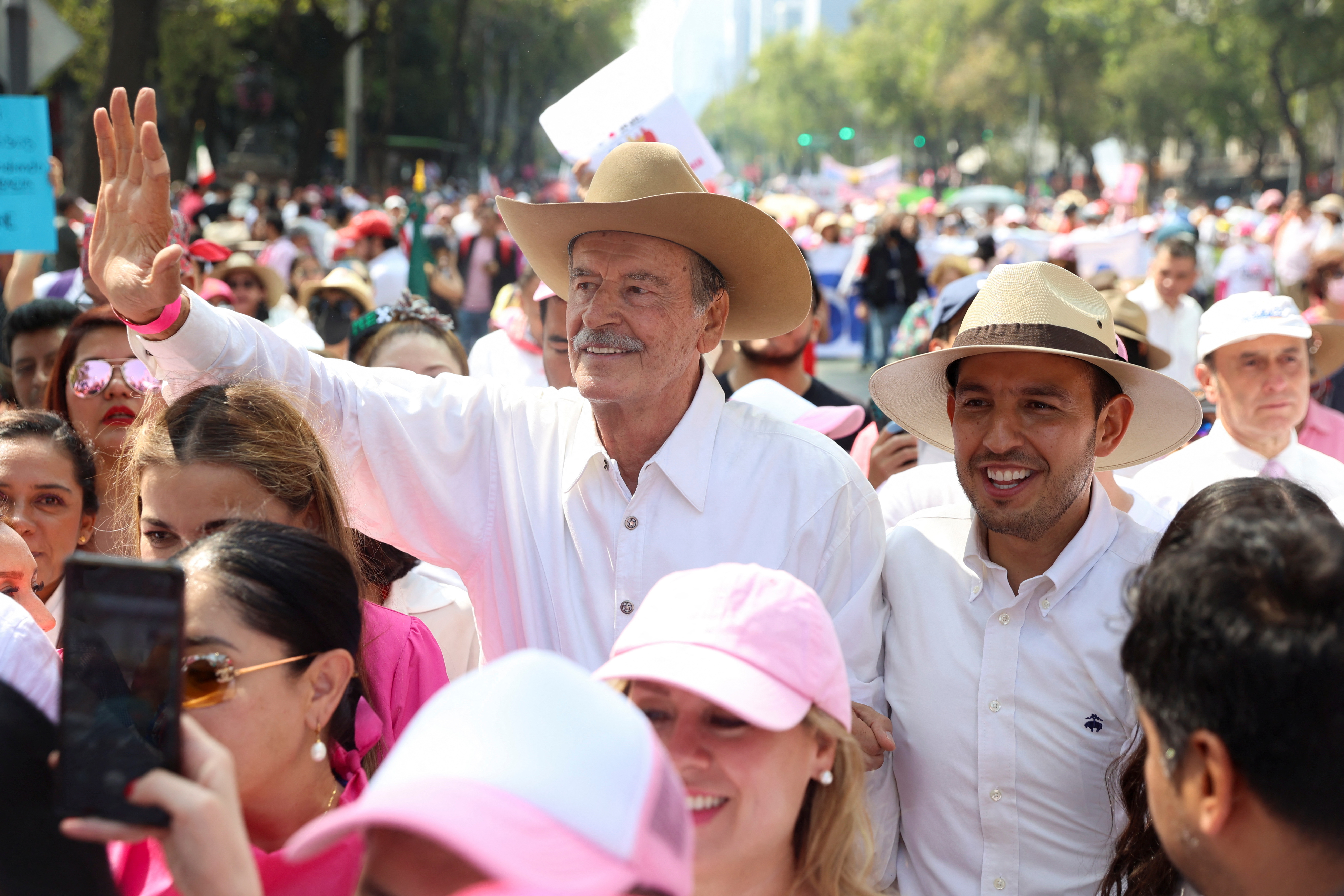 Cortés Mendoza warned that the government and his party will resort to 
