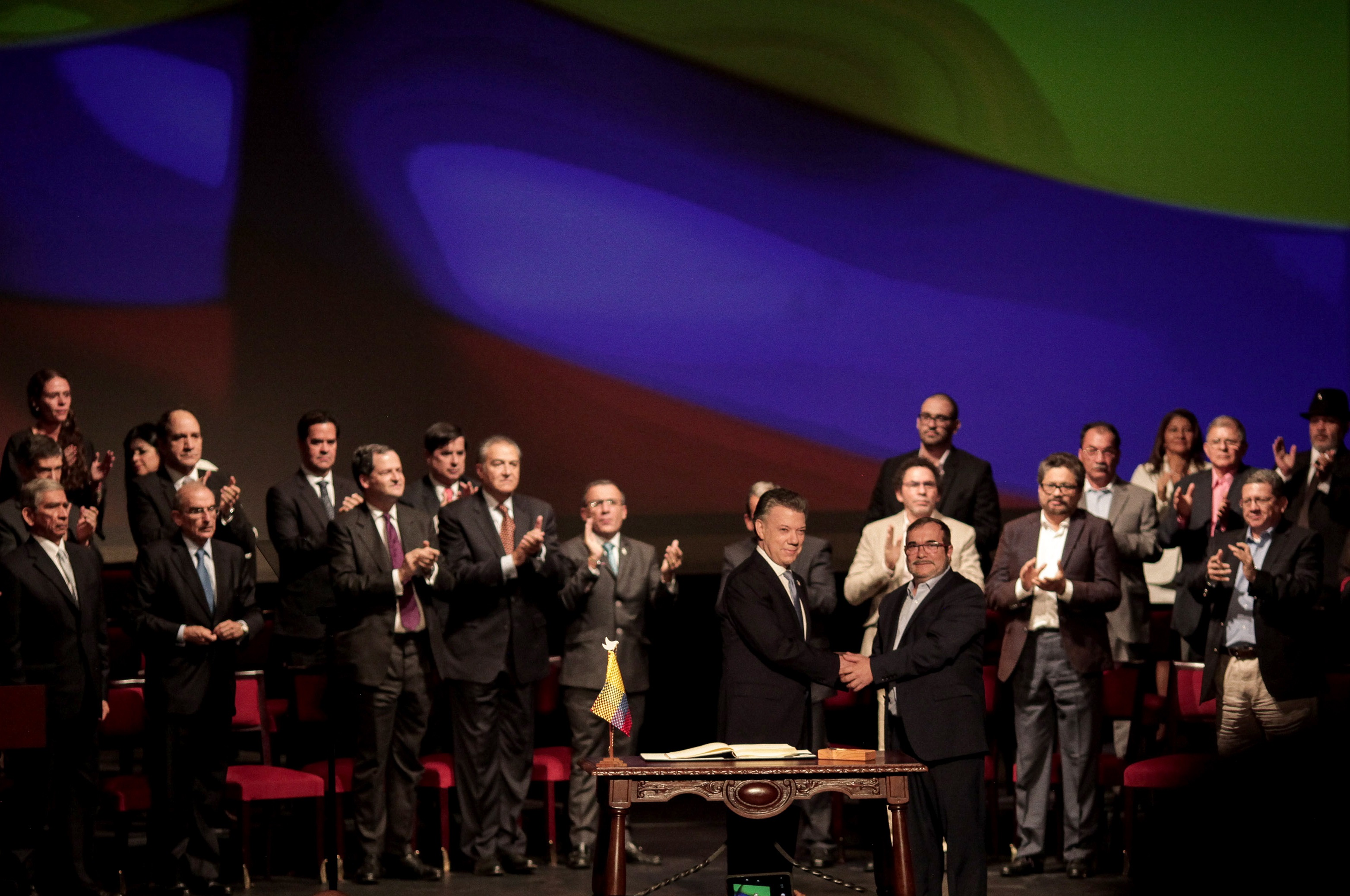 28/01/2021 El expresidente de Colombia Juan Manuel Santos y Rodrigo Londoño, junto al resto del alta mando de las extintas FARC en la firma de los acuerdos de paz de 2016.
POLITICA SUDAMÉRICA COLOMBIA INTERNACIONAL
JHON PAZ / ZUMA PRESS / CONTACTOPHOTO
