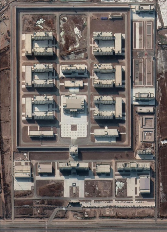 Imágenes de satélite de una instalación de detención cerca de Kashgar, Xinjiang, en enero de 2020 (Fuente: Maxar a través de Google Earth)
