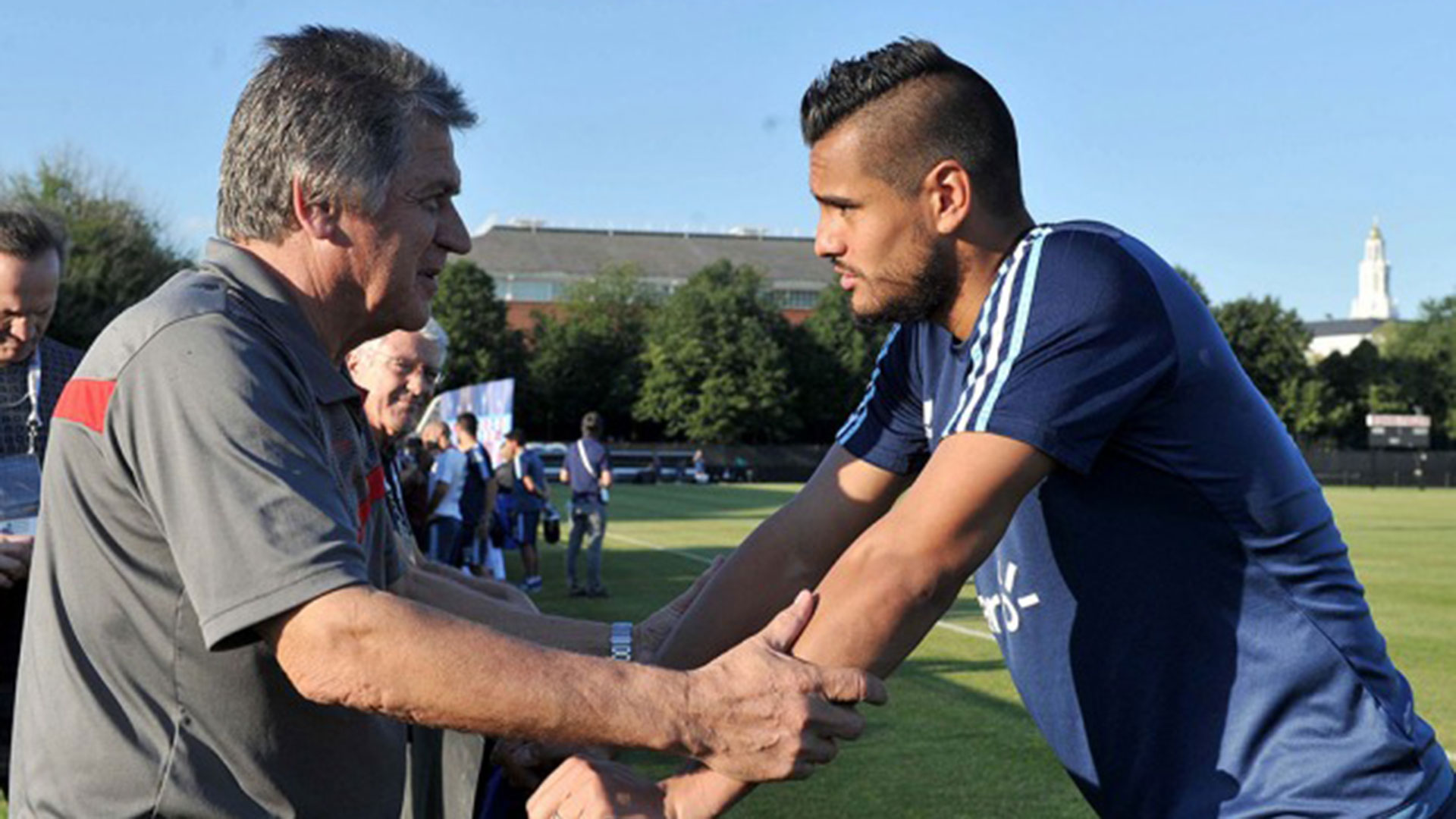 El Pato Fillol aconsejando a Sergio Romero cuando era arquero de la selección Argentina 