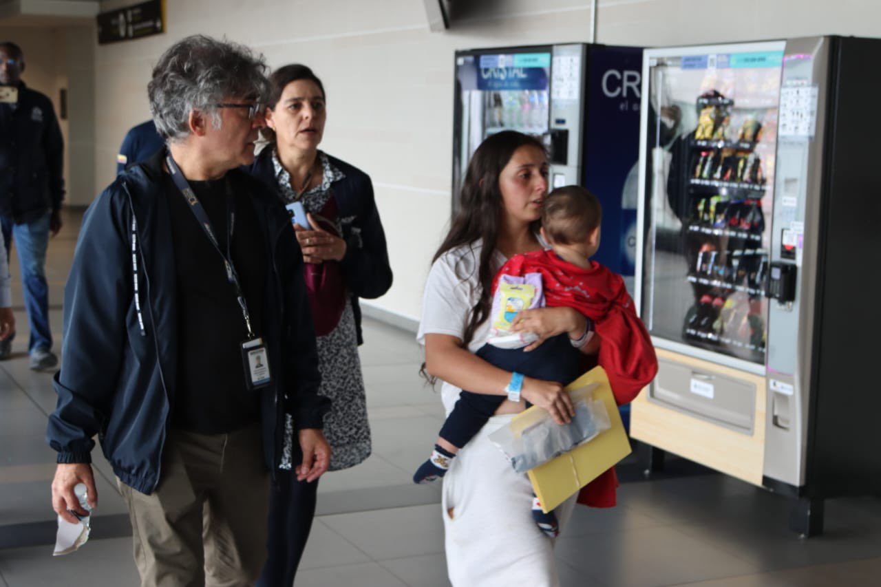 Colombianos deportados desde Estados Unidos no tienen donde quedarse y buscan albergue en Bogotá: esto es lo que dice la Personería
