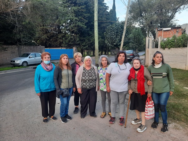 De izquierda a derecha, las mujeres del barrio La Rotonda que luchan en la Justicia: Pabla, Norma, Teresa, Idelba, Lusia, Marcela, Cristina y Laura