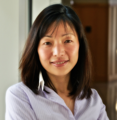 El equipo de la científica Akiko Iwasaki probó una vacuna nasal en hámsteres y ratones en los Estados Unidos 