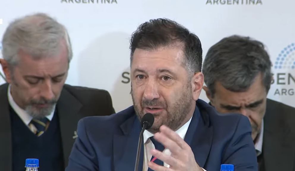 A dos semanas del juicio por contrabando, Edgardo Kueider espera detenido en Paraguay