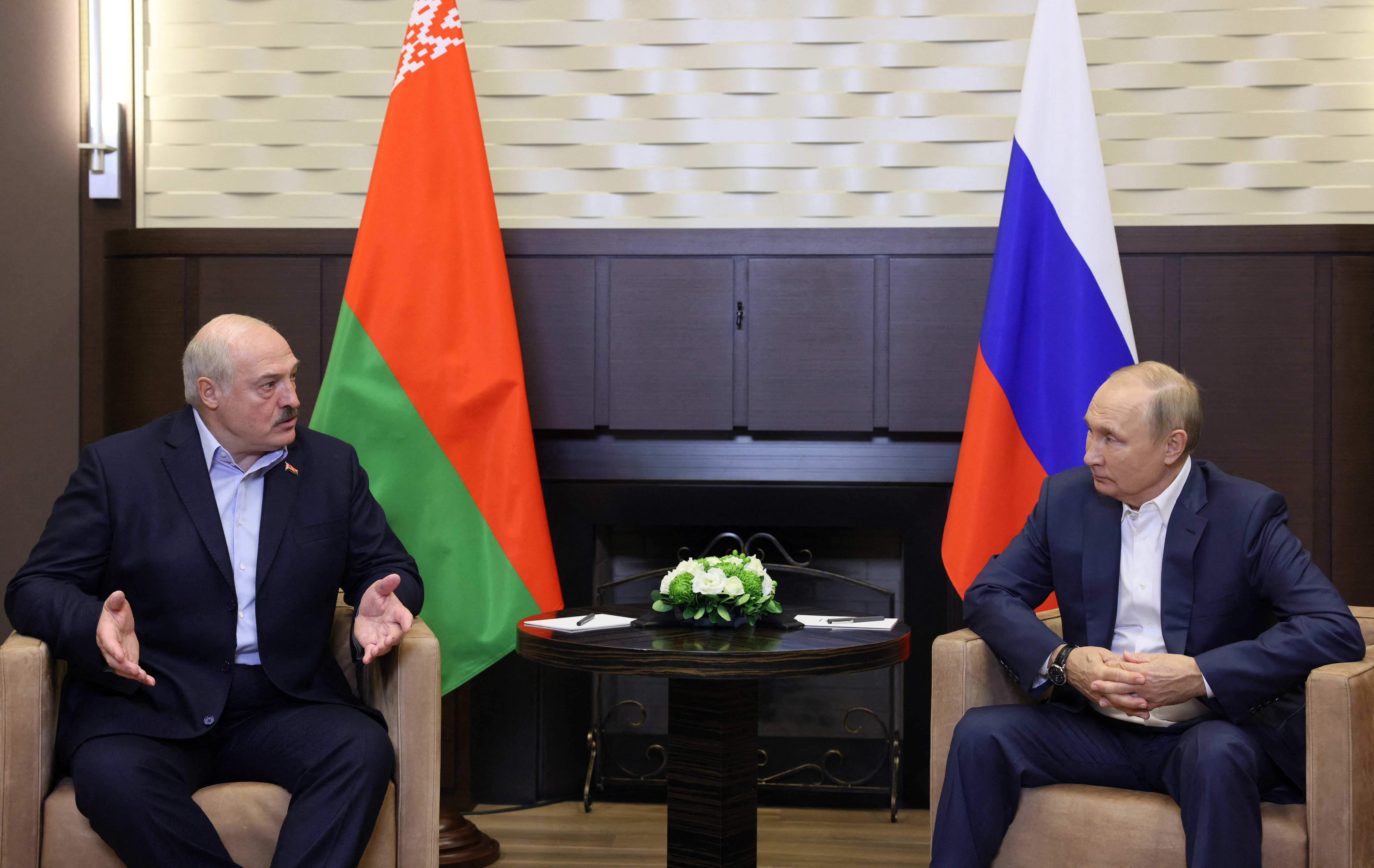 El presidente ruso, Vladimir Putin, asiste a una reunión con su homólogo bielorruso Alexander Lukashenko en Sochi, Rusia 26 de septiembre de 2022. Sputnik/Gavriil Grigorov/Pool vía REUTERS
