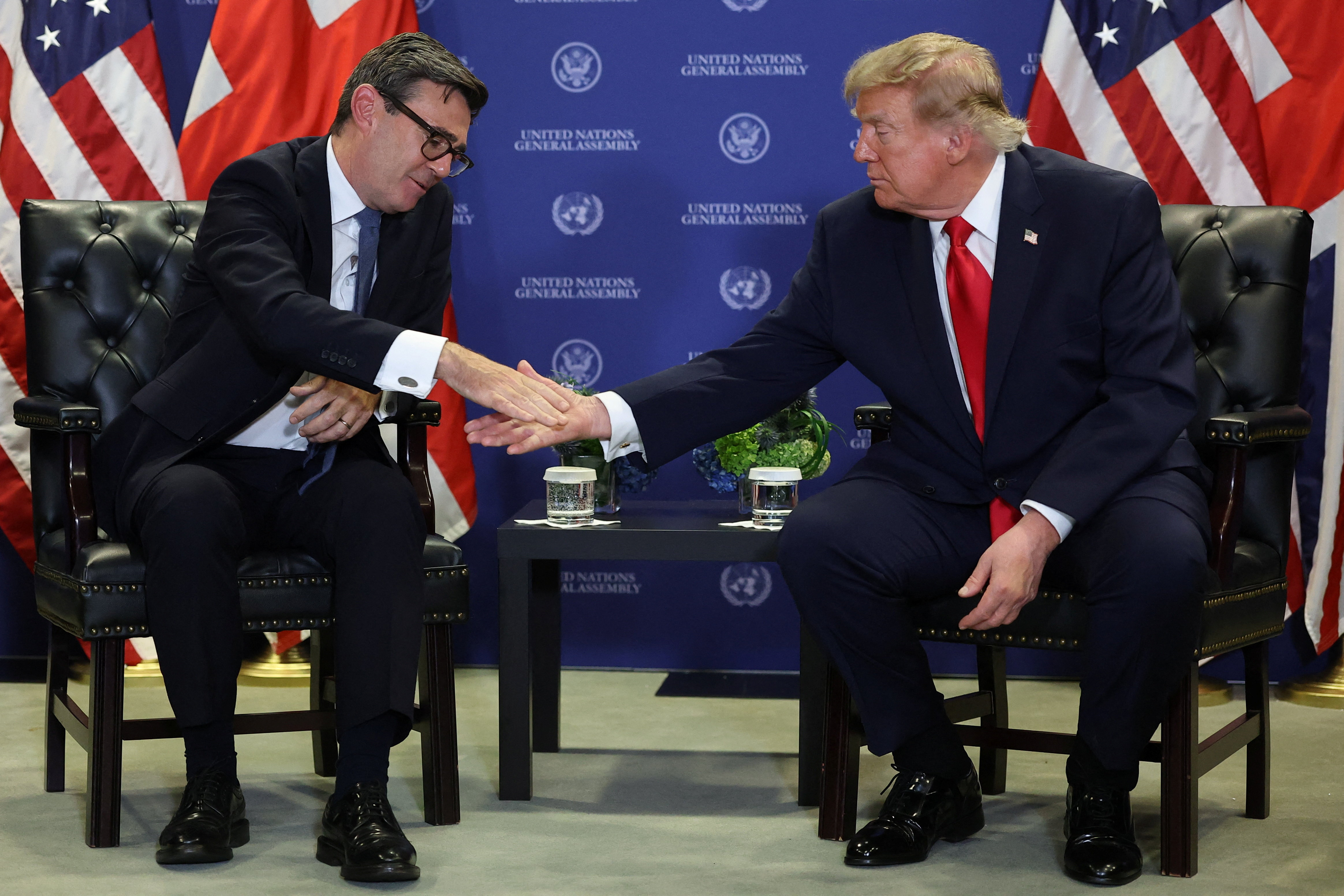Reino Unido y Estados Unidos acordaron una alianza en inteligencia artificial para proteger infraestructura cr&iacute;tica
