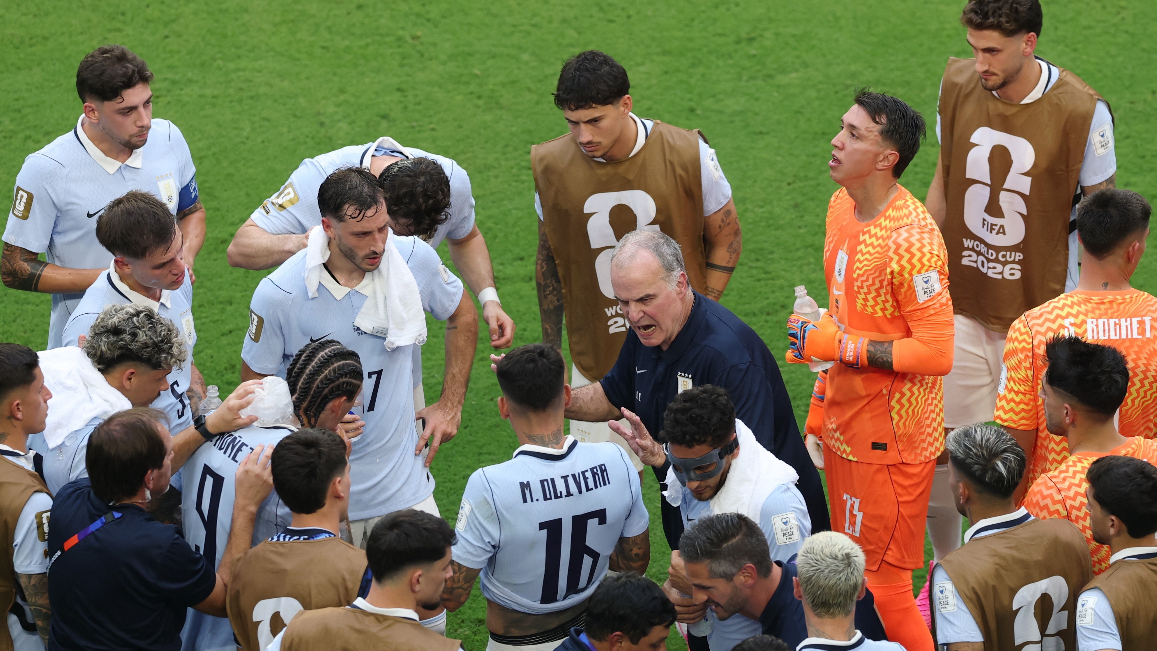 La periodista que entrevist&oacute; a Bielsa tras la eliminaci&oacute;n de Uruguay en el Mundial revel&oacute; el motivo de su ataque de furia