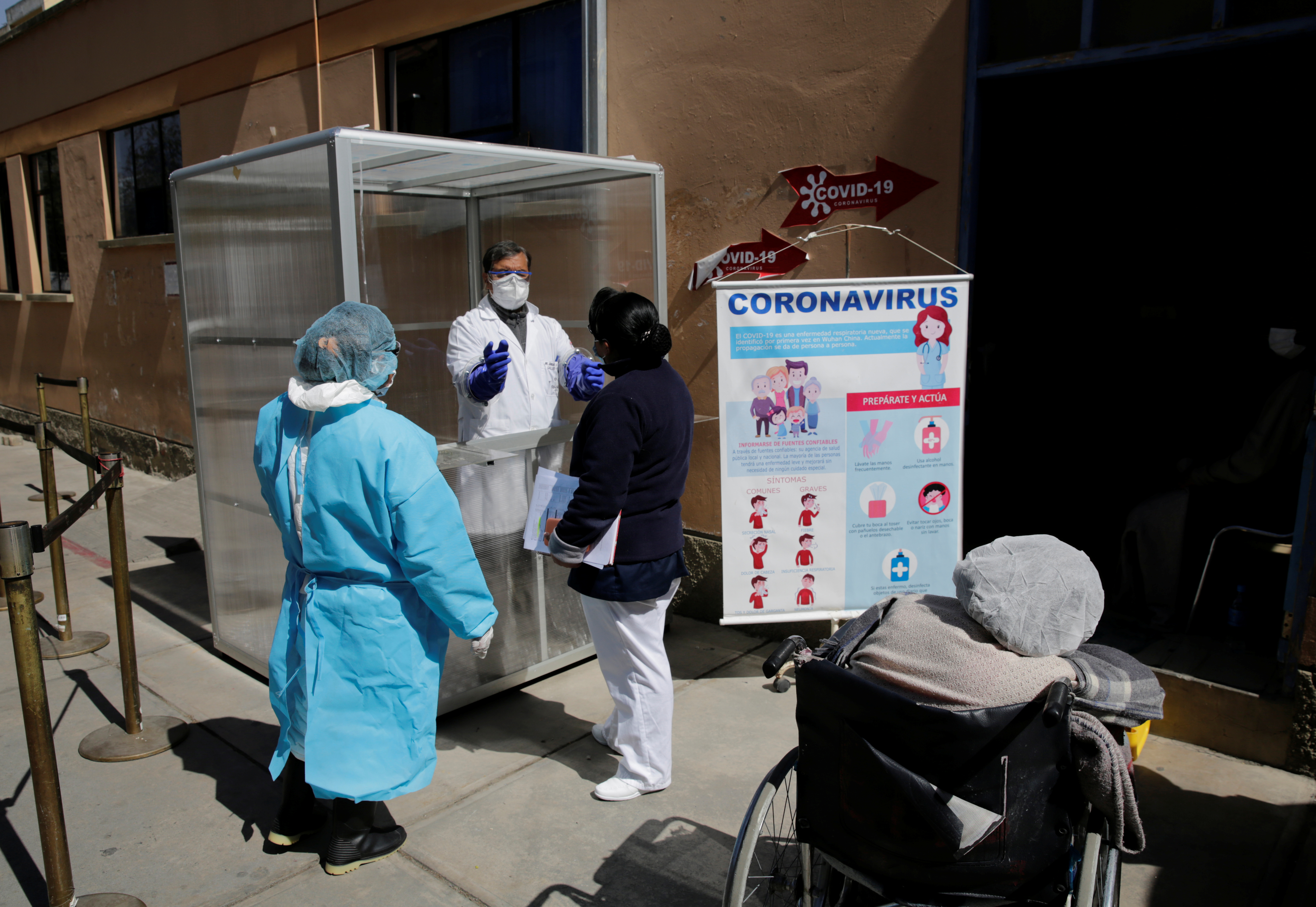Sigue en aumento el número de contagios en Bolivia (REUTERS/David Mercado)