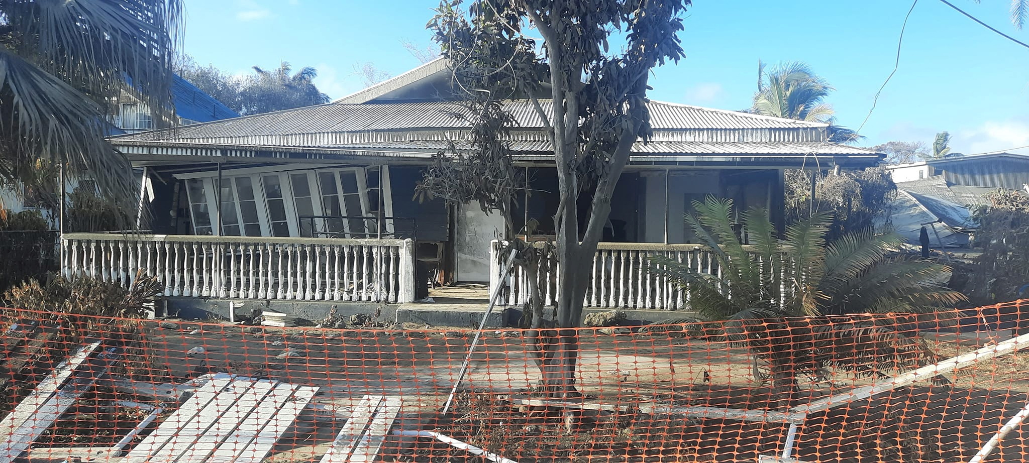 Una casa destruida por el tsunami en Nuku'alofa, Tonga (Marian Kupu/Broadcom Broadcasting FM87.5/via REUTERS)
