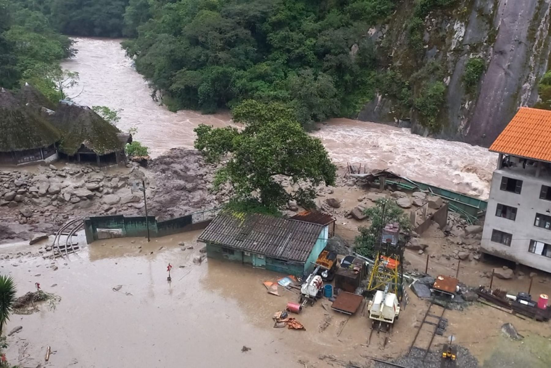 108 distritos de la sierra sur en riesgo por fuertes lluvias y huaicos - Infobae