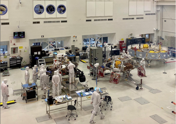 Elio Morillo soñaba con tener su propio laboratorio y ejecutar experimentos. Ese sueño se cumplió al llegar a la NASA (Instagram/ @thespacemechanic)