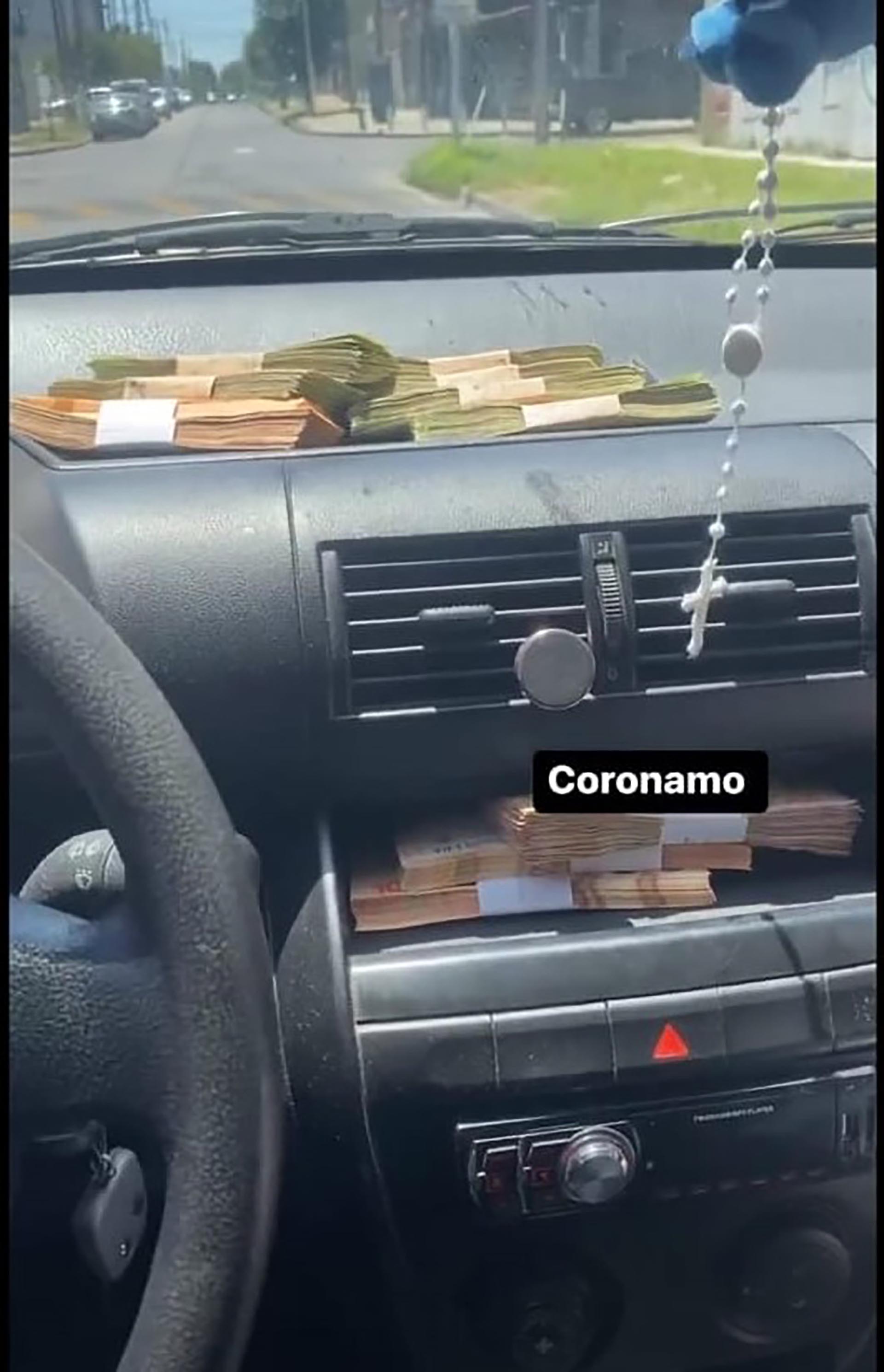 "Coronamo", el festejo del oficial en las redes tras cometer el robo a punta de pistola
