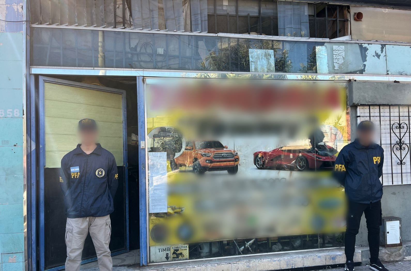 La foto con una actriz erótica que terminó con la expulsión de seis jugadores de un club de Brasil por “indisciplina”
